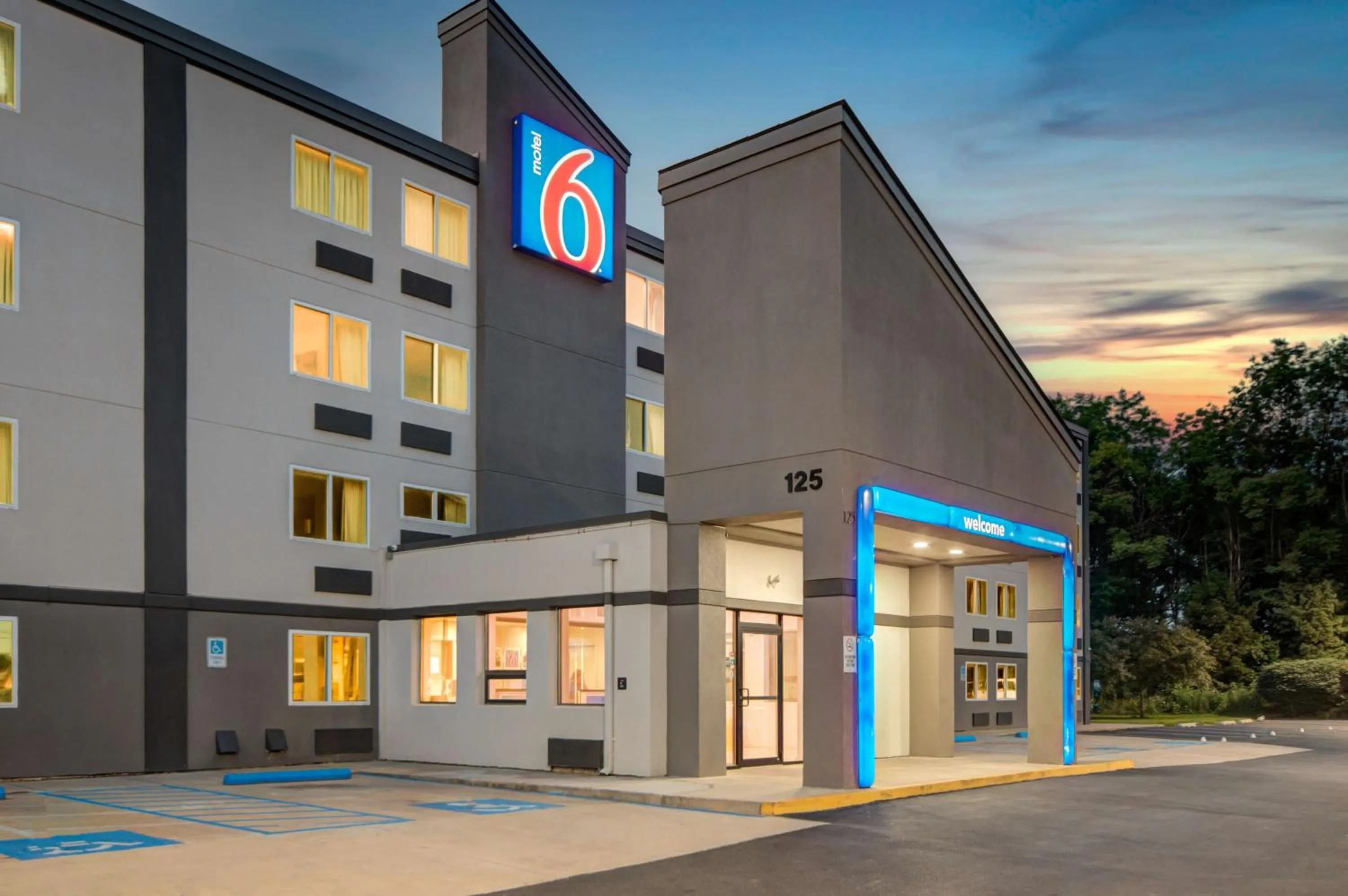 Property building in Motel 6-York, PA - North