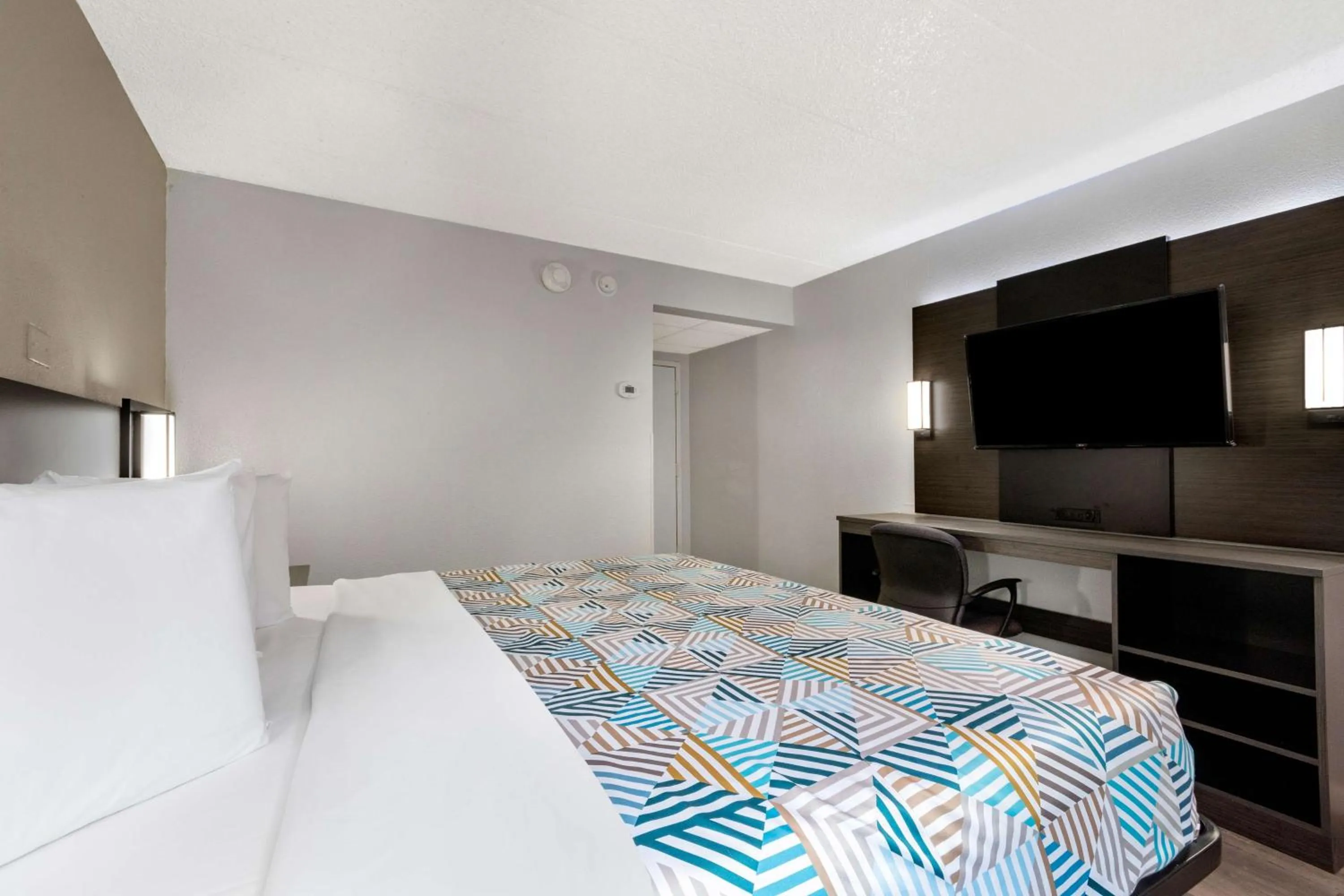 Bedroom, Bed in Motel 6-York, PA - North