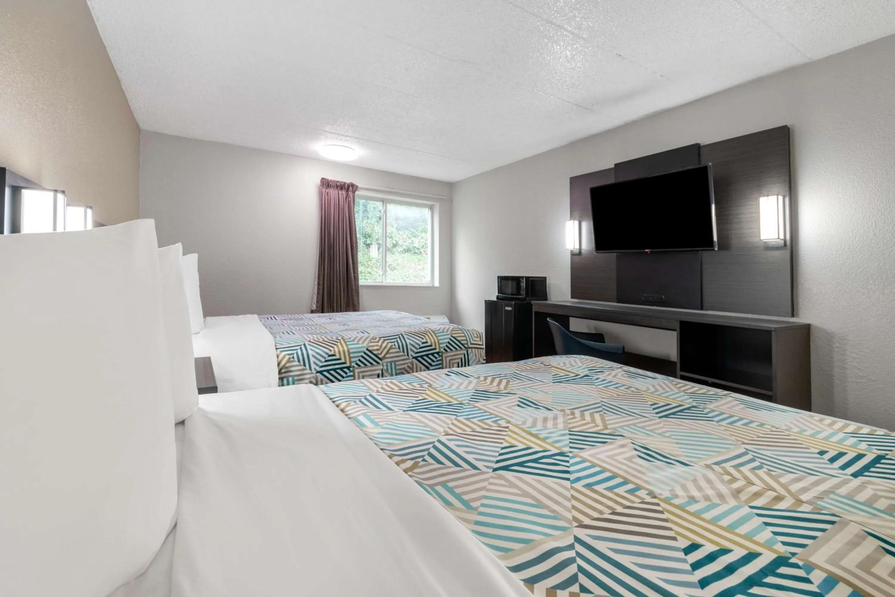 Other, Bed in Motel 6-York, PA - North