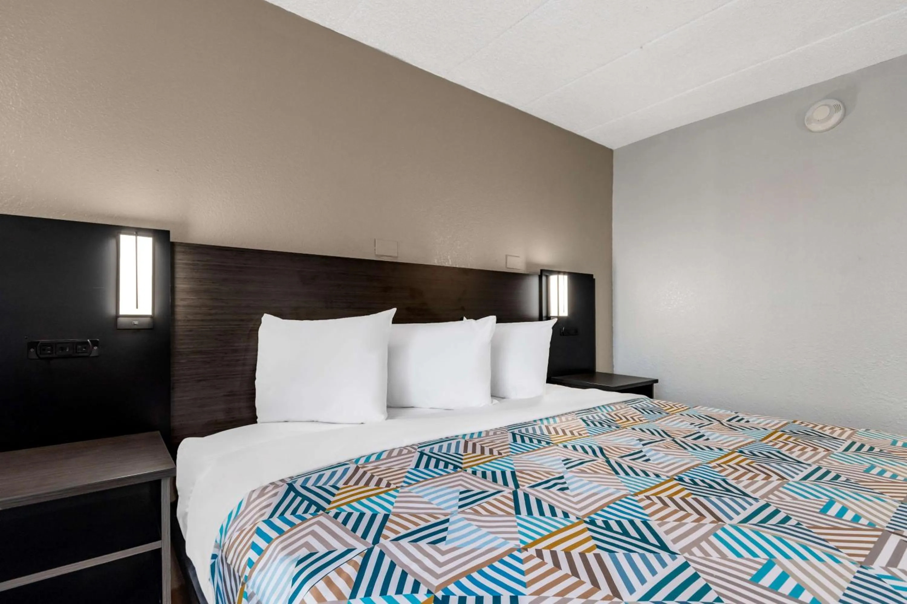 Bedroom, Bed in Motel 6-York, PA - North