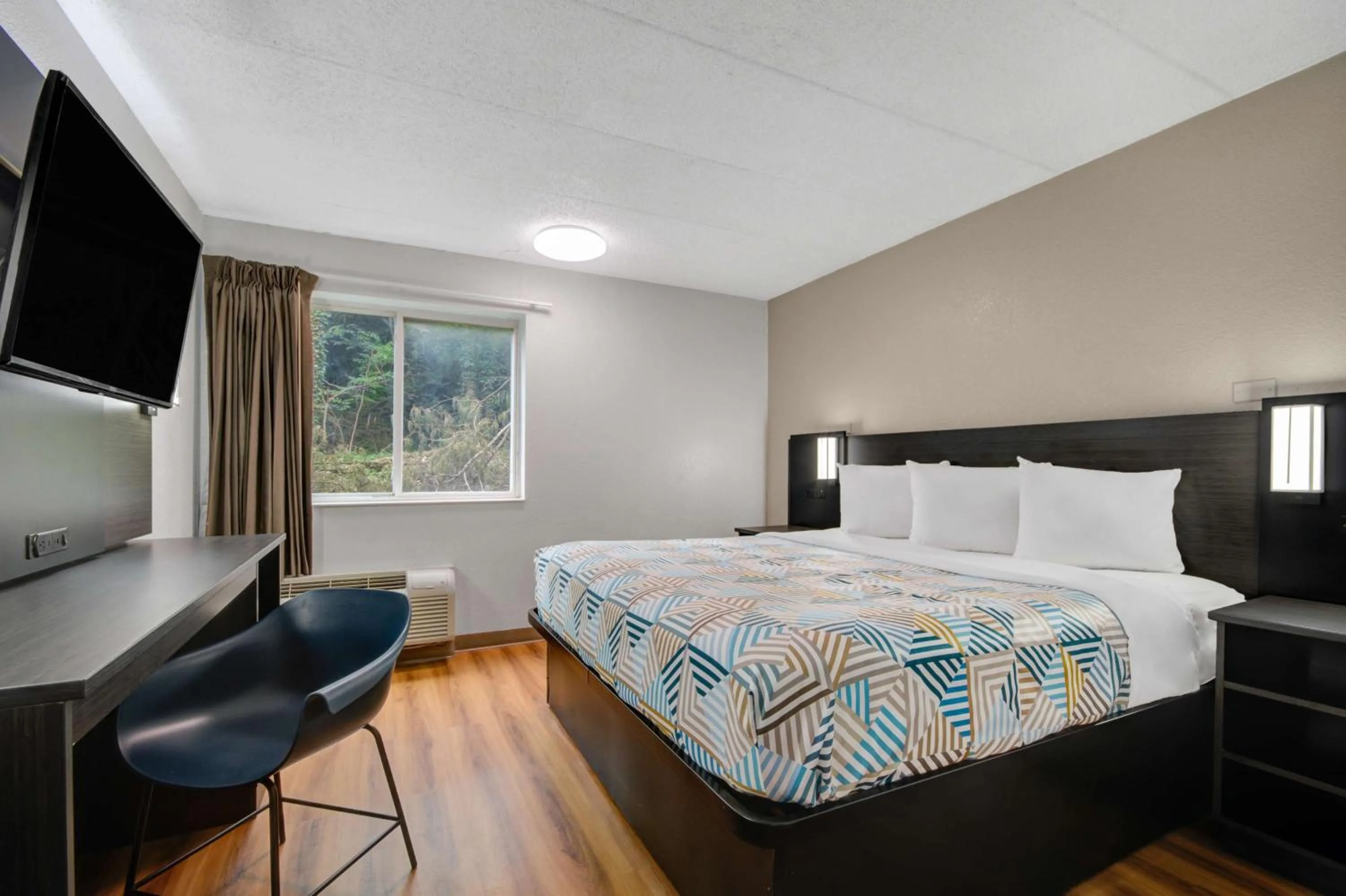 Bedroom, Bed in Motel 6-York, PA - North