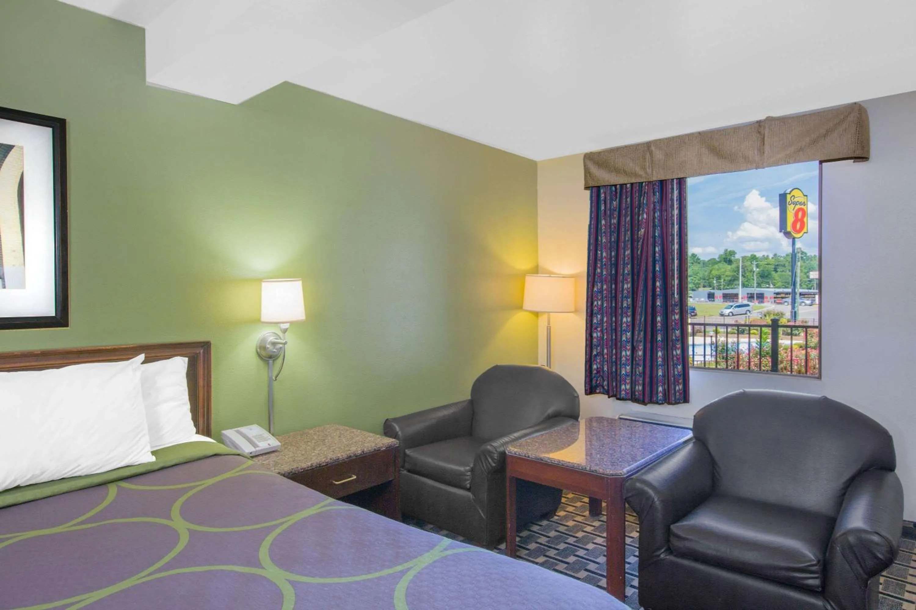 Photo of the whole room, Bed in Super 8 by Wyndham Jasper