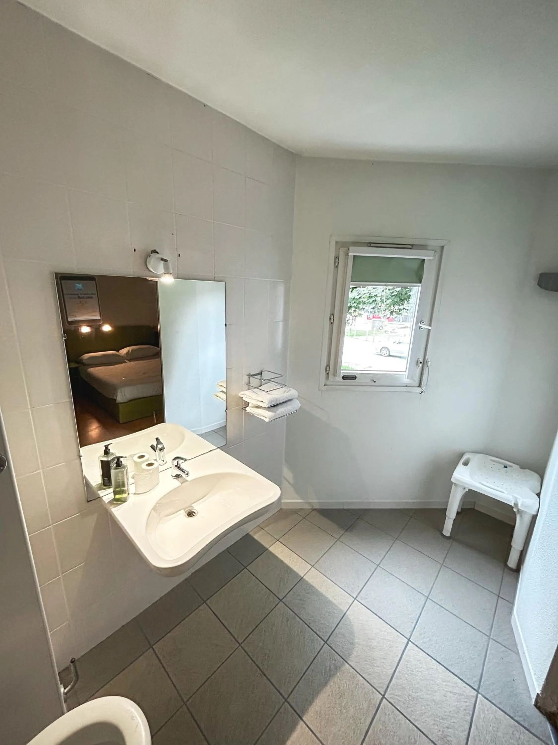 Bathroom in ibis budget Belfort Centre