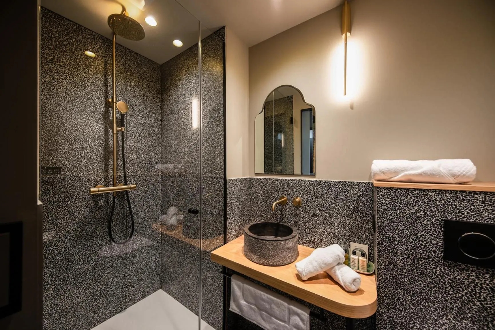 Shower in Hôtel de l'Abbaye Lyon - Boutique Hôtel