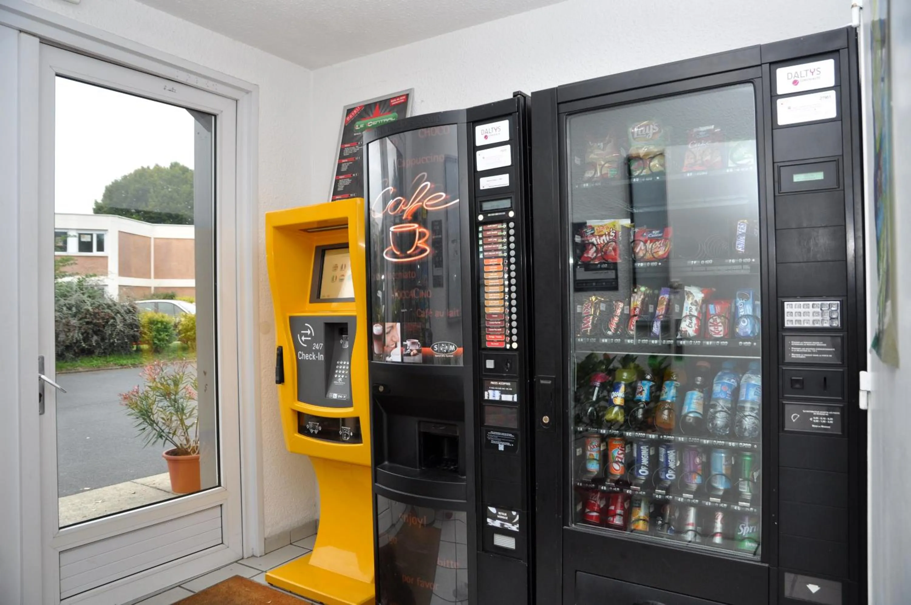 Area and facilities in B Hotel Caen Mondeville