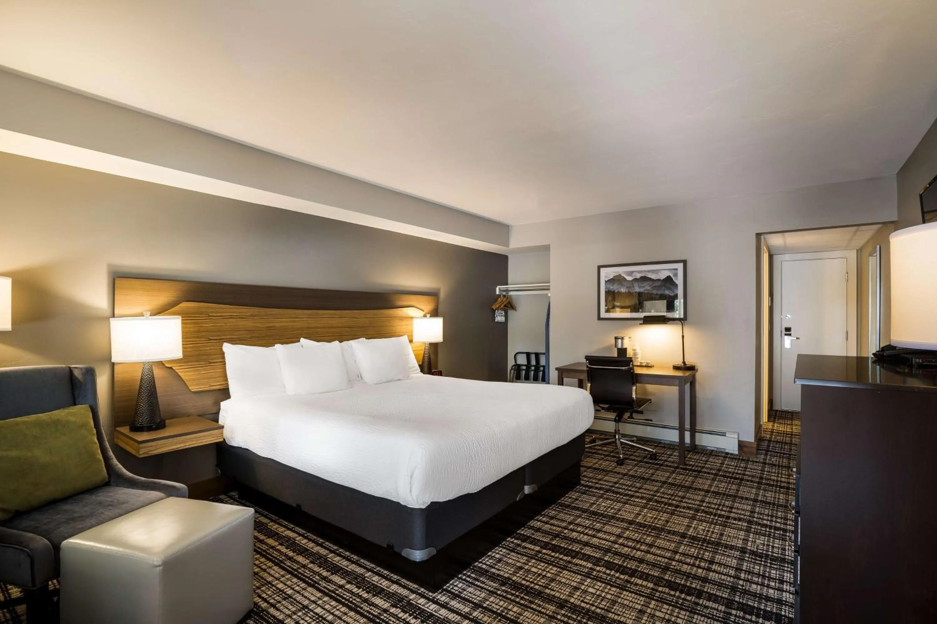 Photo of the whole room, Bed in Best Western Antlers at Glenwood Springs