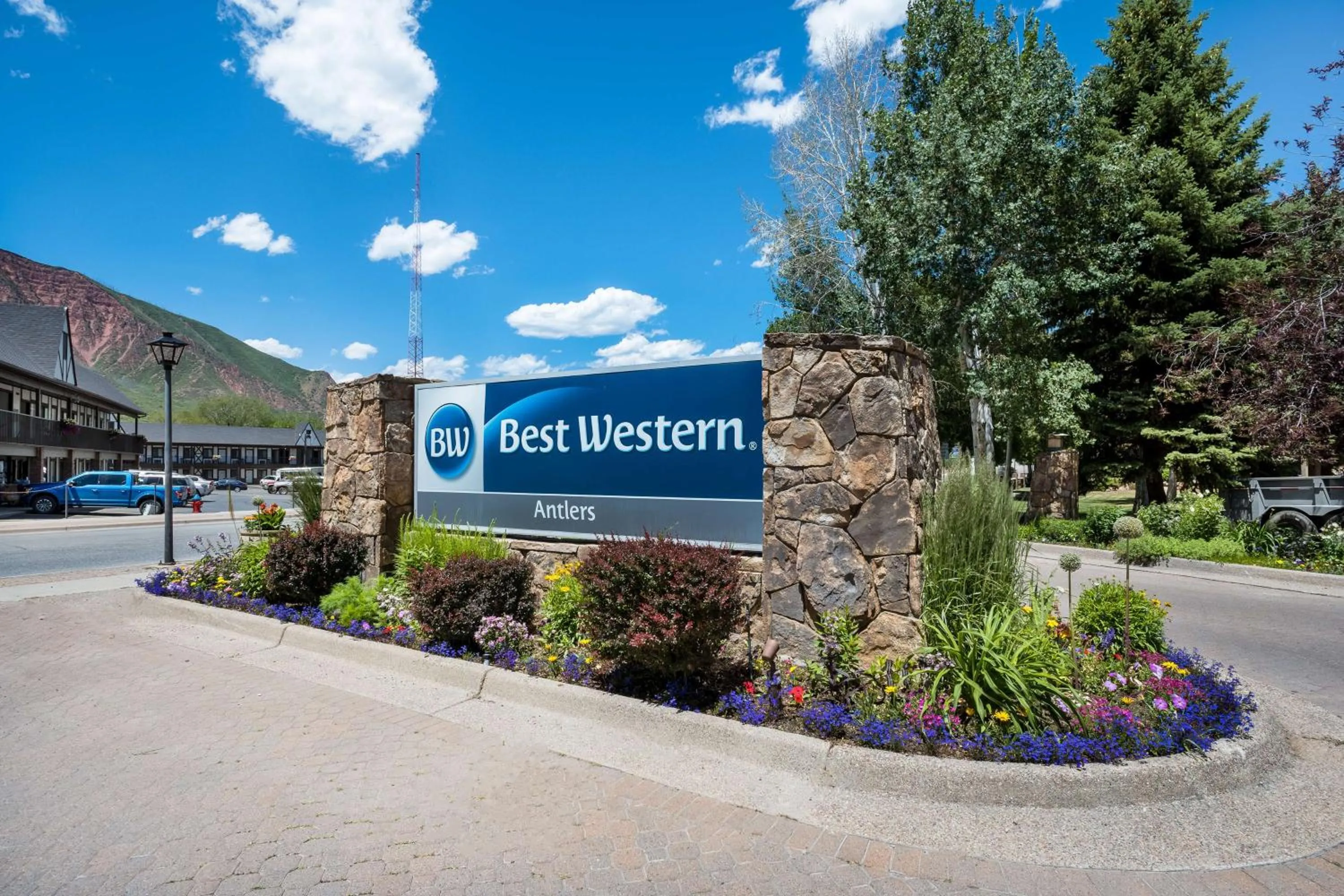 Property building in Best Western Antlers at Glenwood Springs