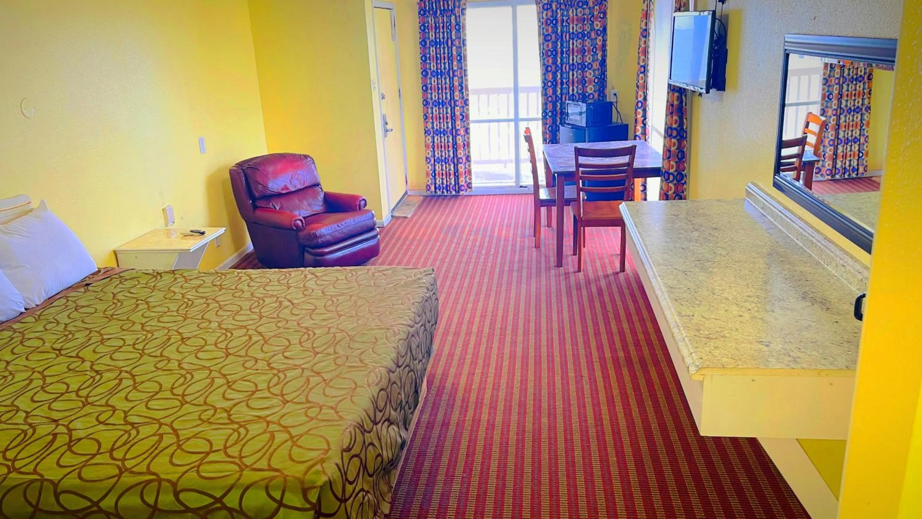 Bedroom, Bed in Sea Shell Inn on the Beach