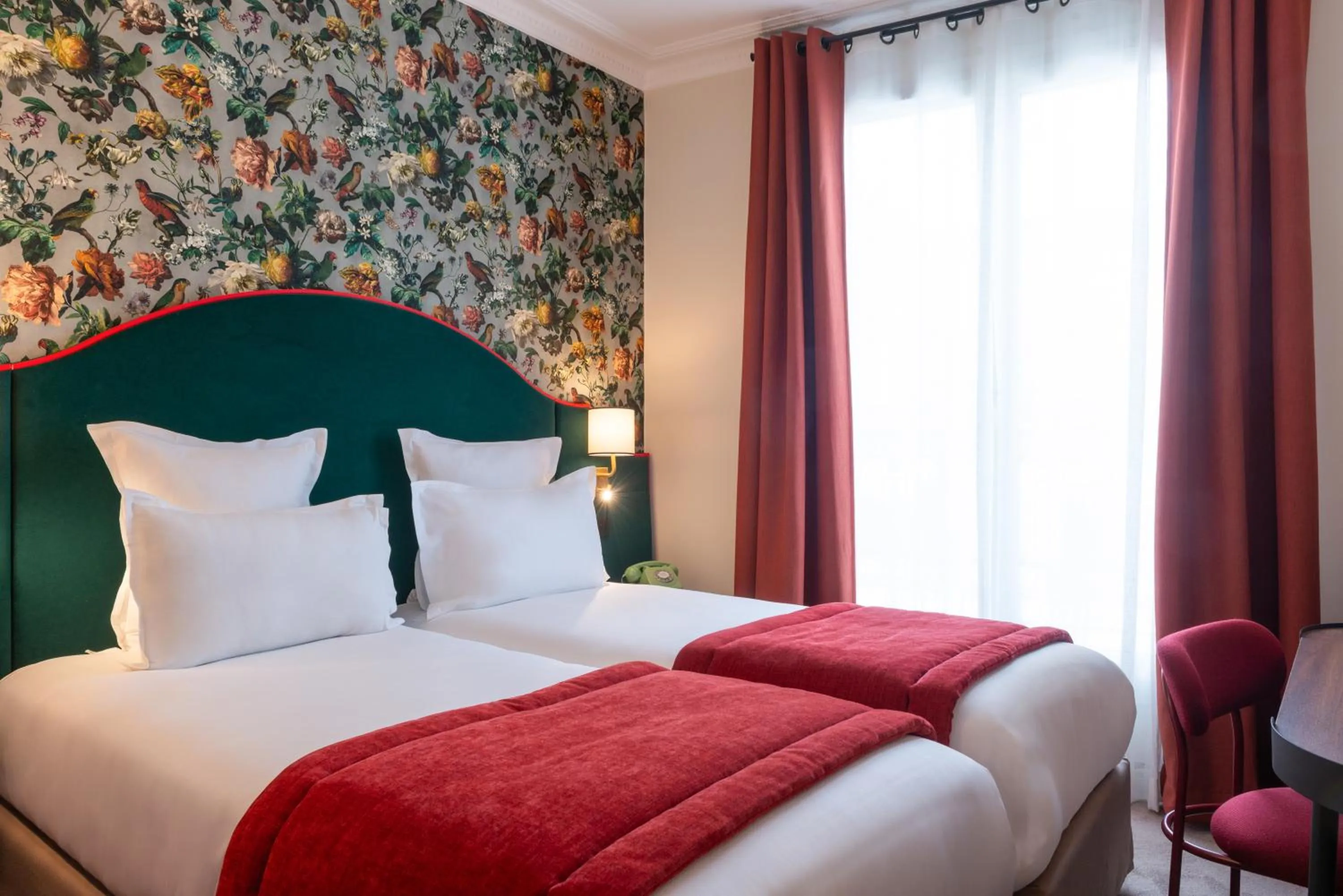 Bedroom, Bed in Hôtel Brittany