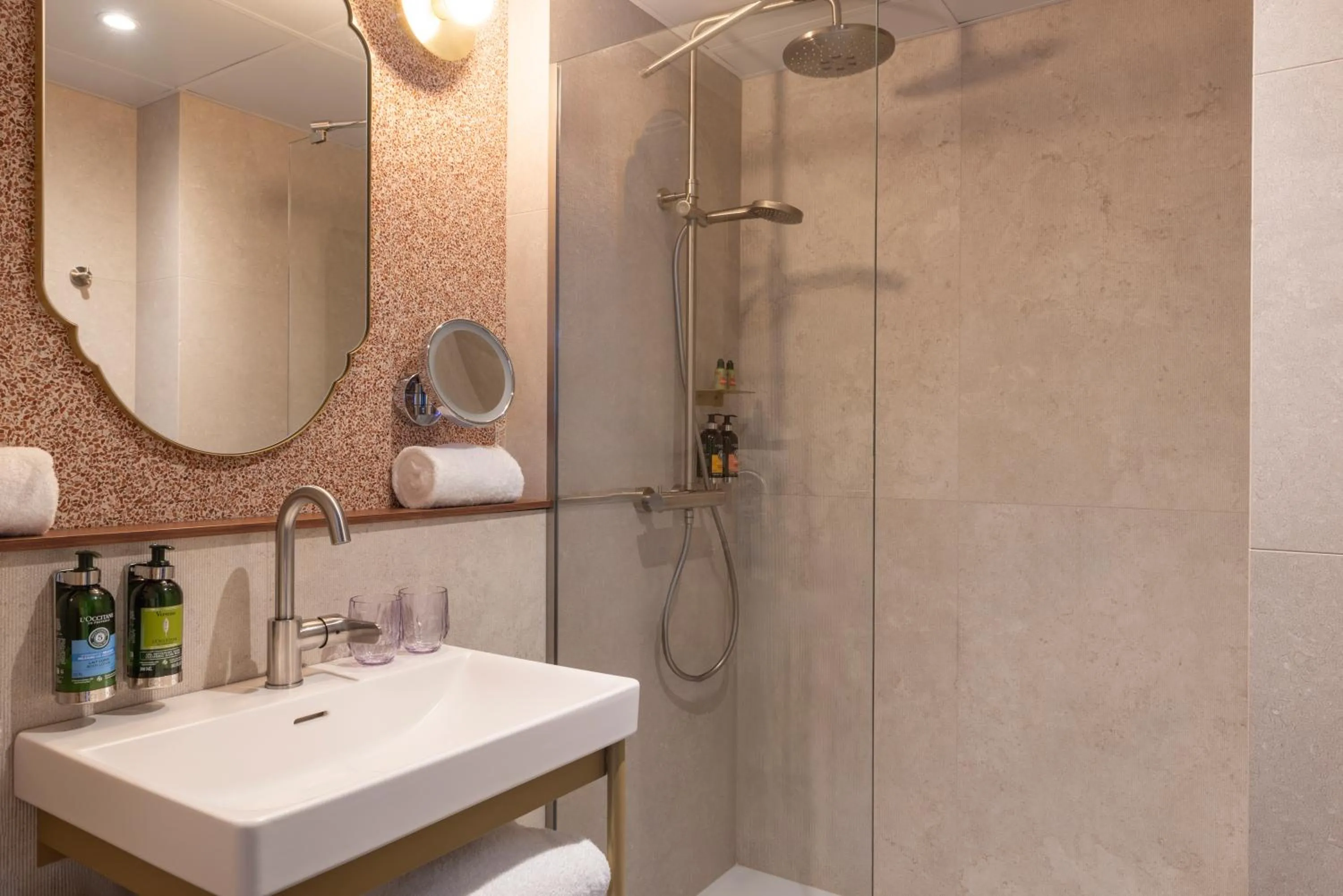 Bathroom in Hôtel Brittany