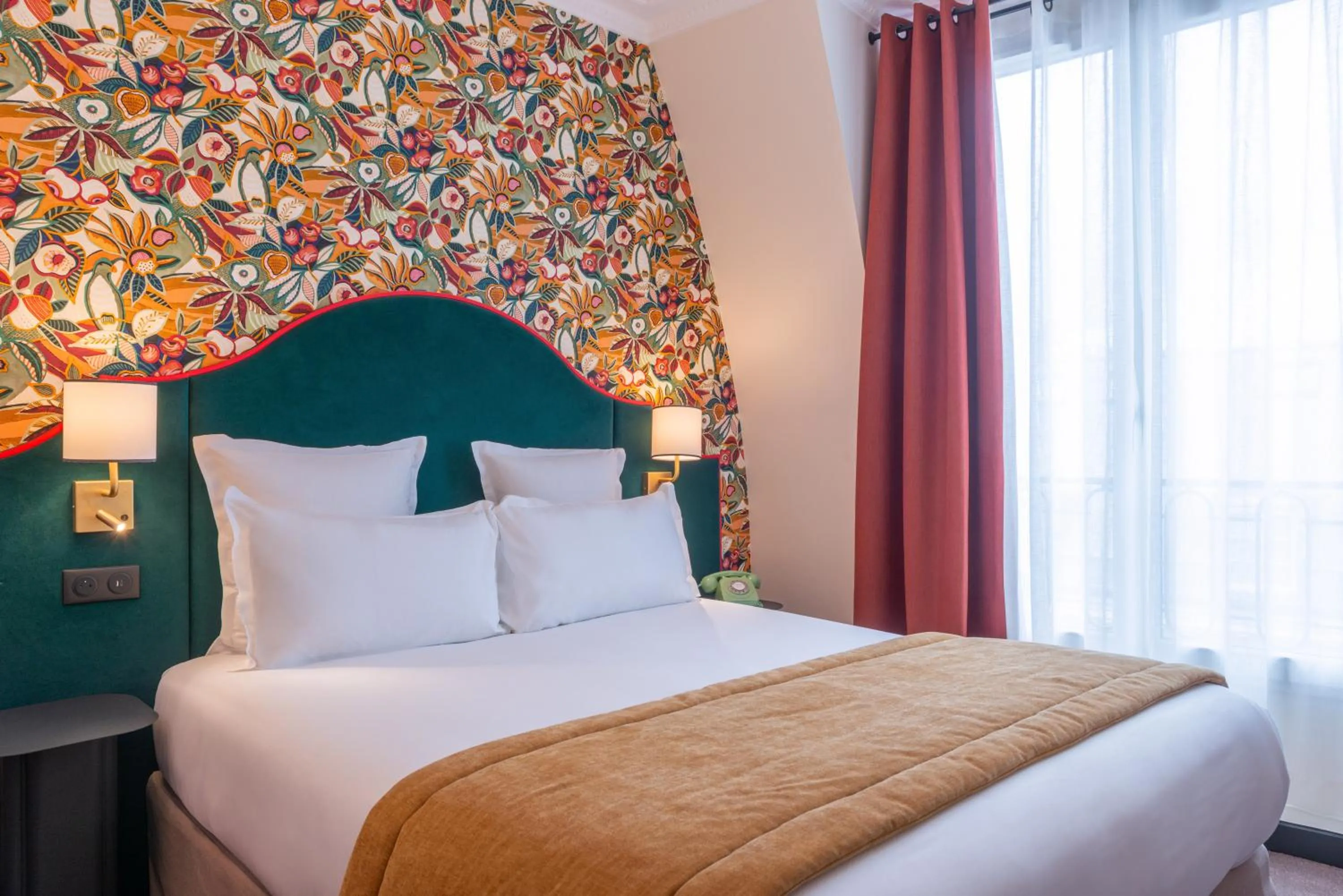 Bedroom, Bed in Hôtel Brittany