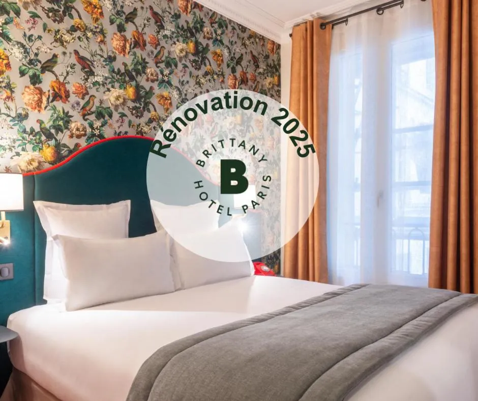 Property logo or sign, Bed in Hôtel Brittany