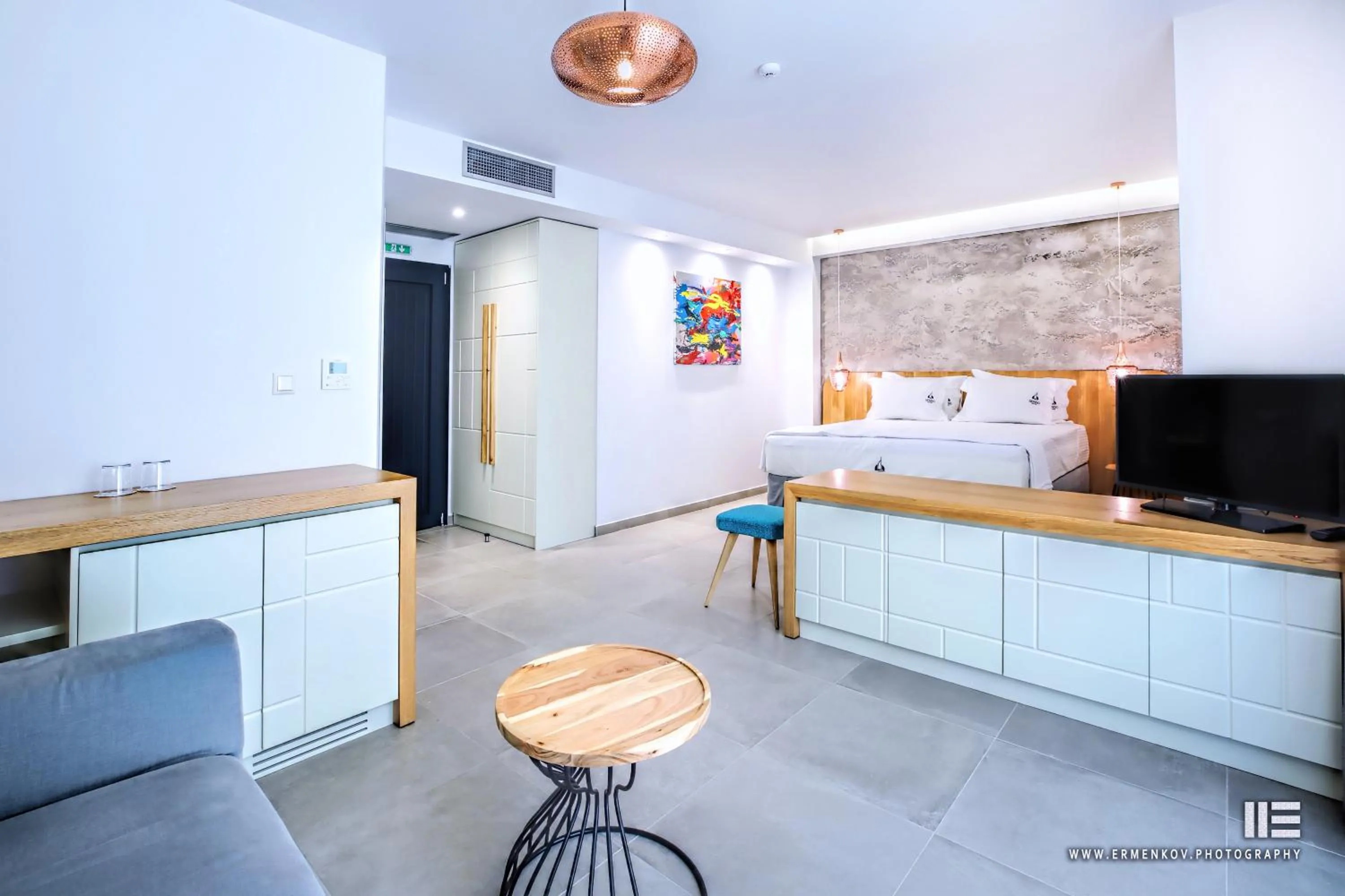 Communal lounge/ TV room, Bed in Senso Suites