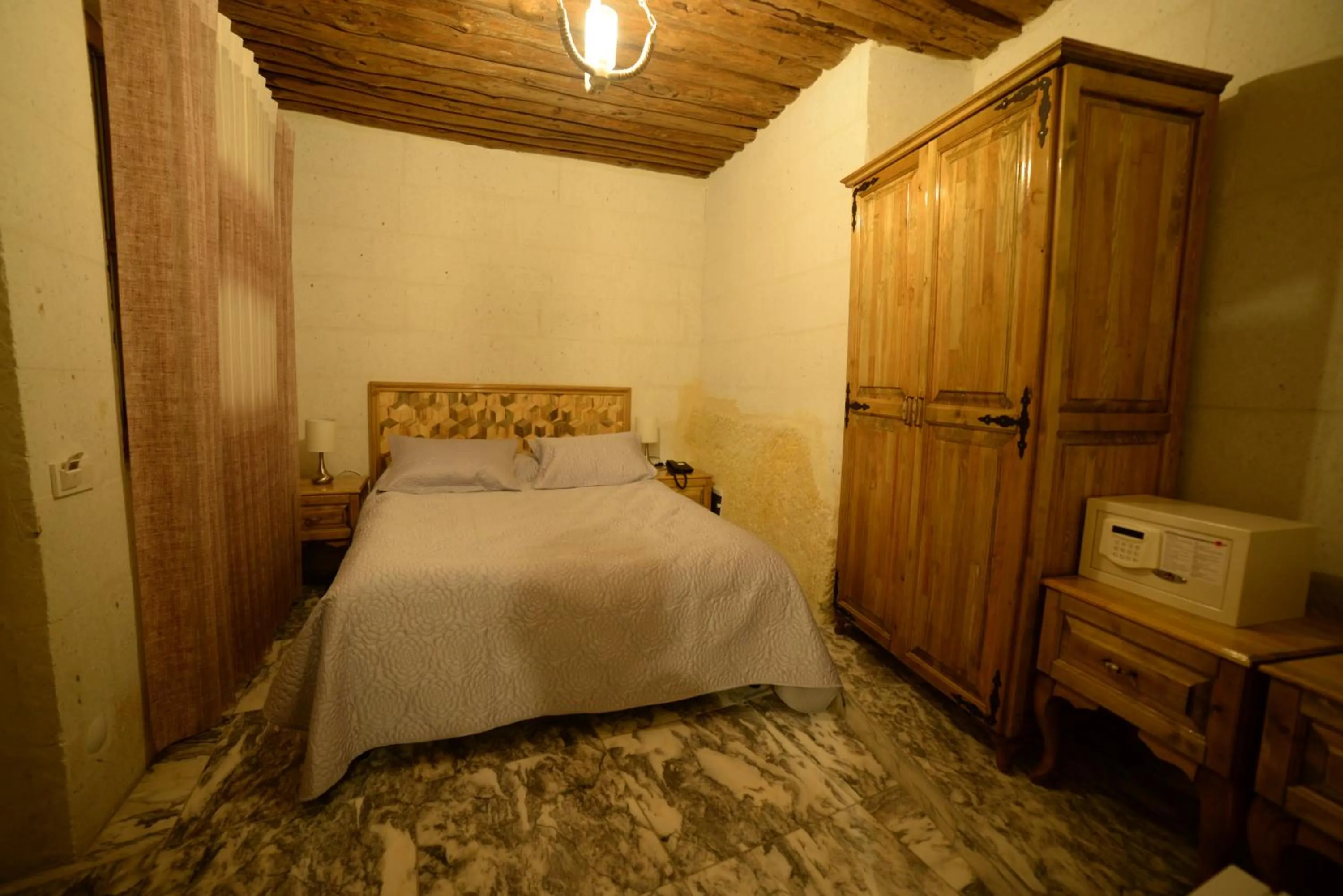 Balcony/Terrace, Bed in Crassus Cave Hotel