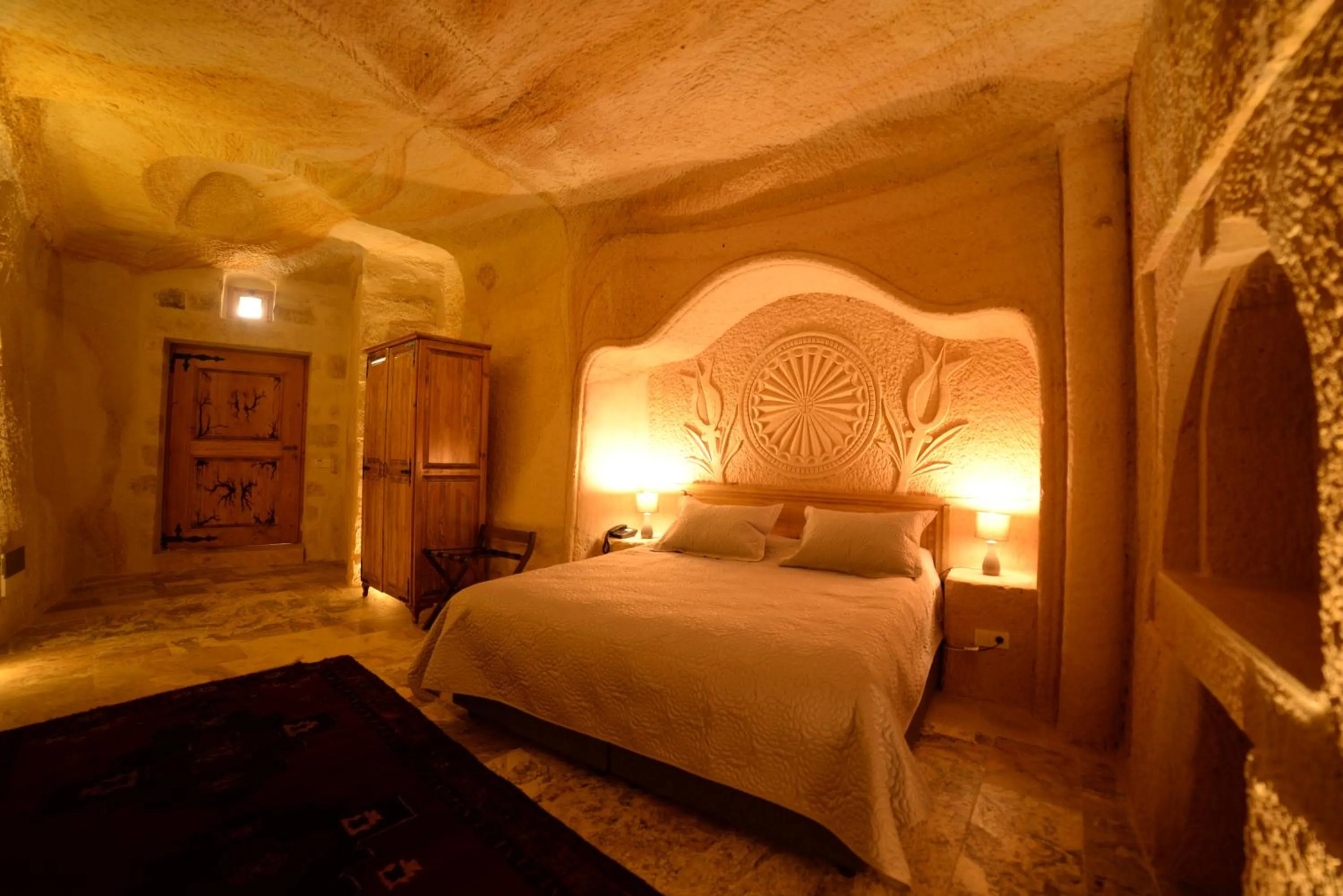 Bed in Crassus Cave Hotel