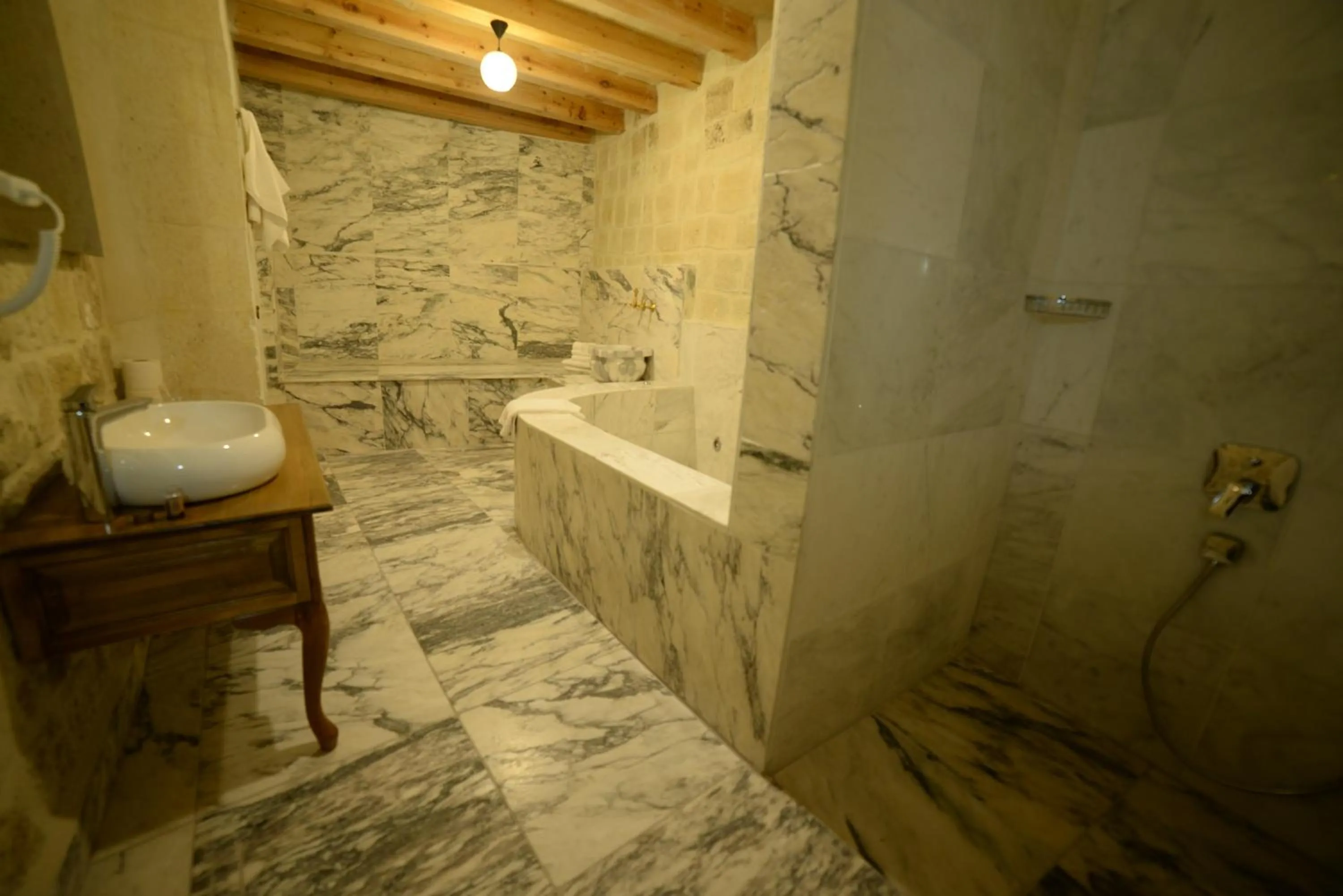 Bathroom in Crassus Cave Hotel