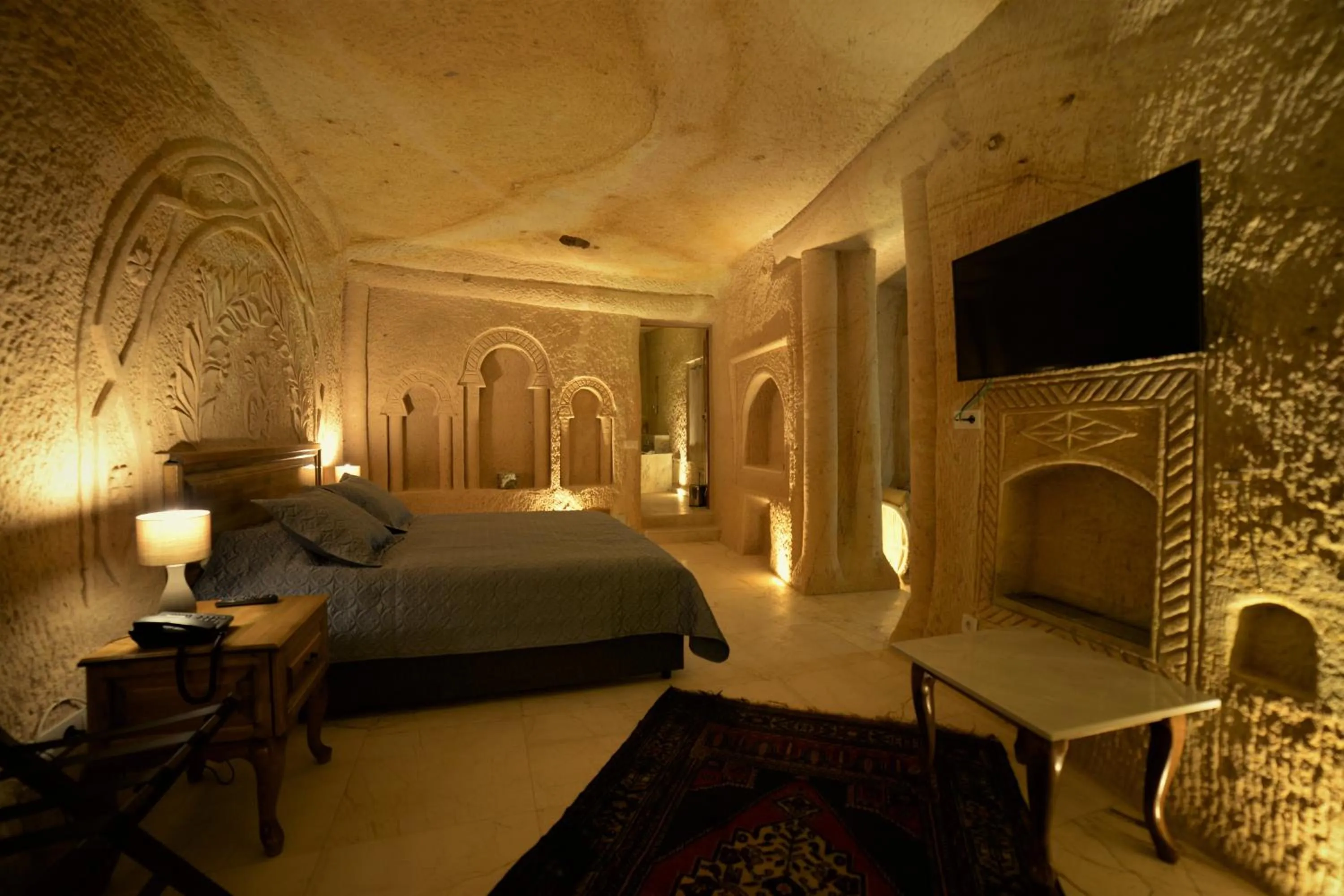 Bed in Crassus Cave Hotel