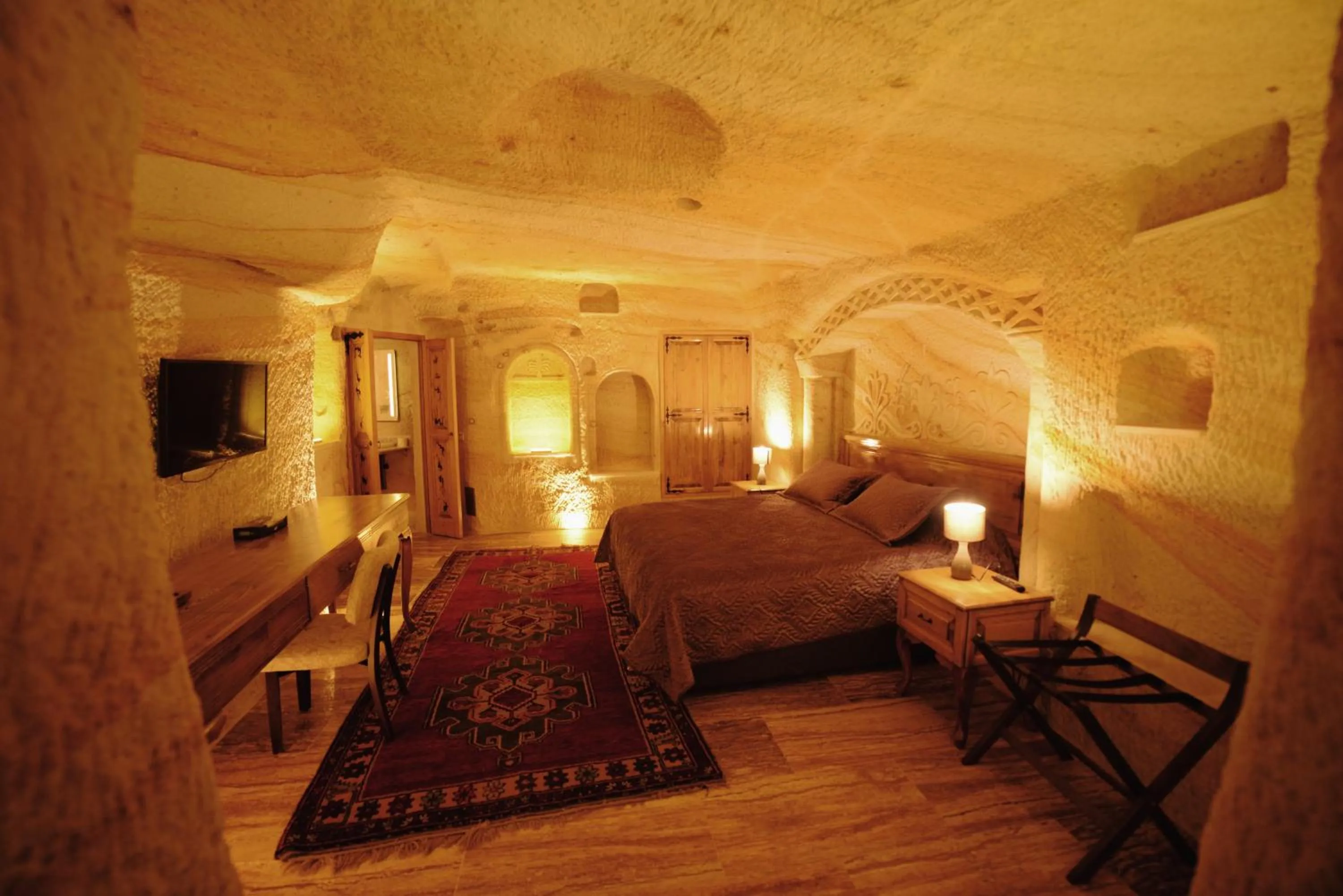 Bed in Crassus Cave Hotel