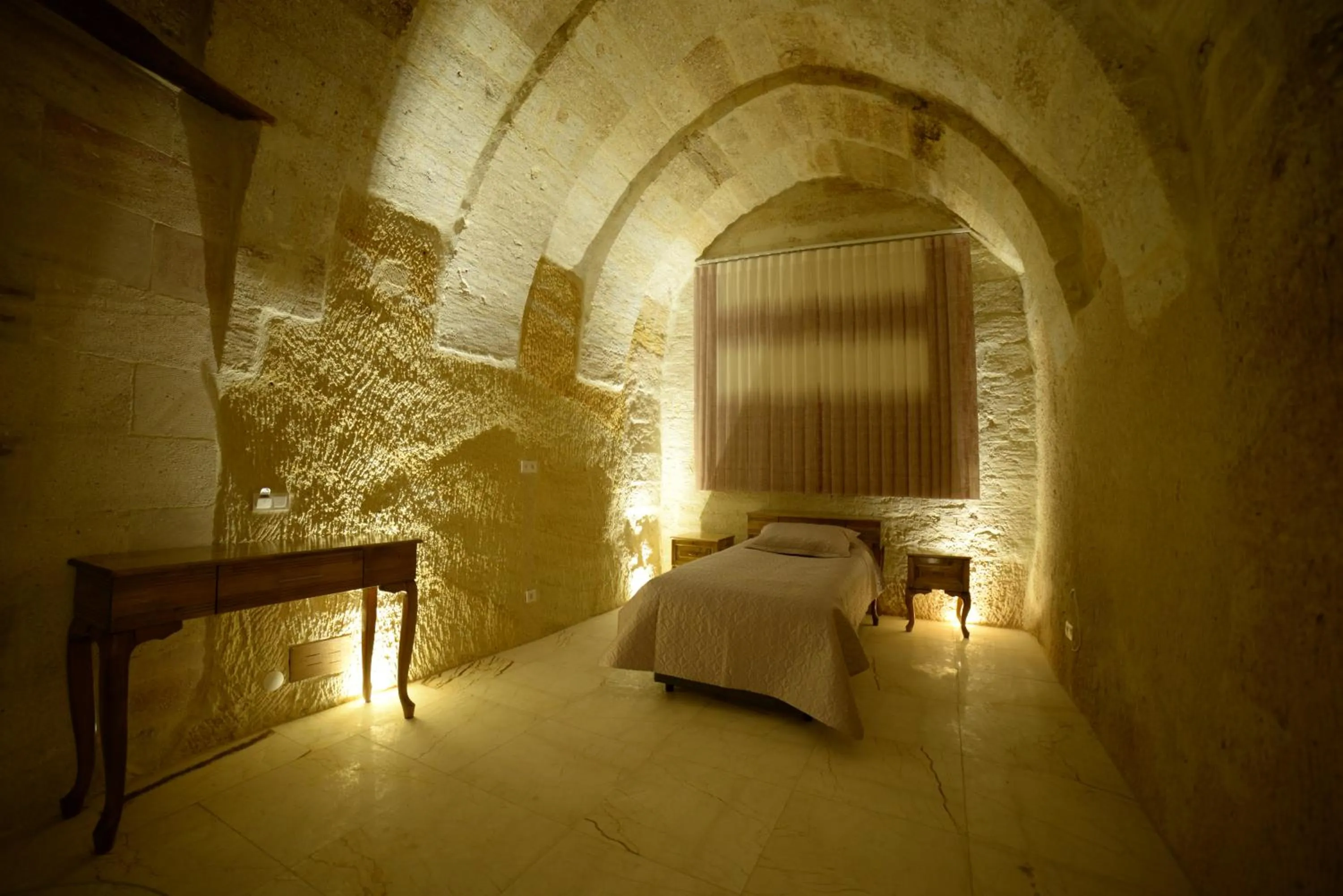 Bed in Crassus Cave Hotel
