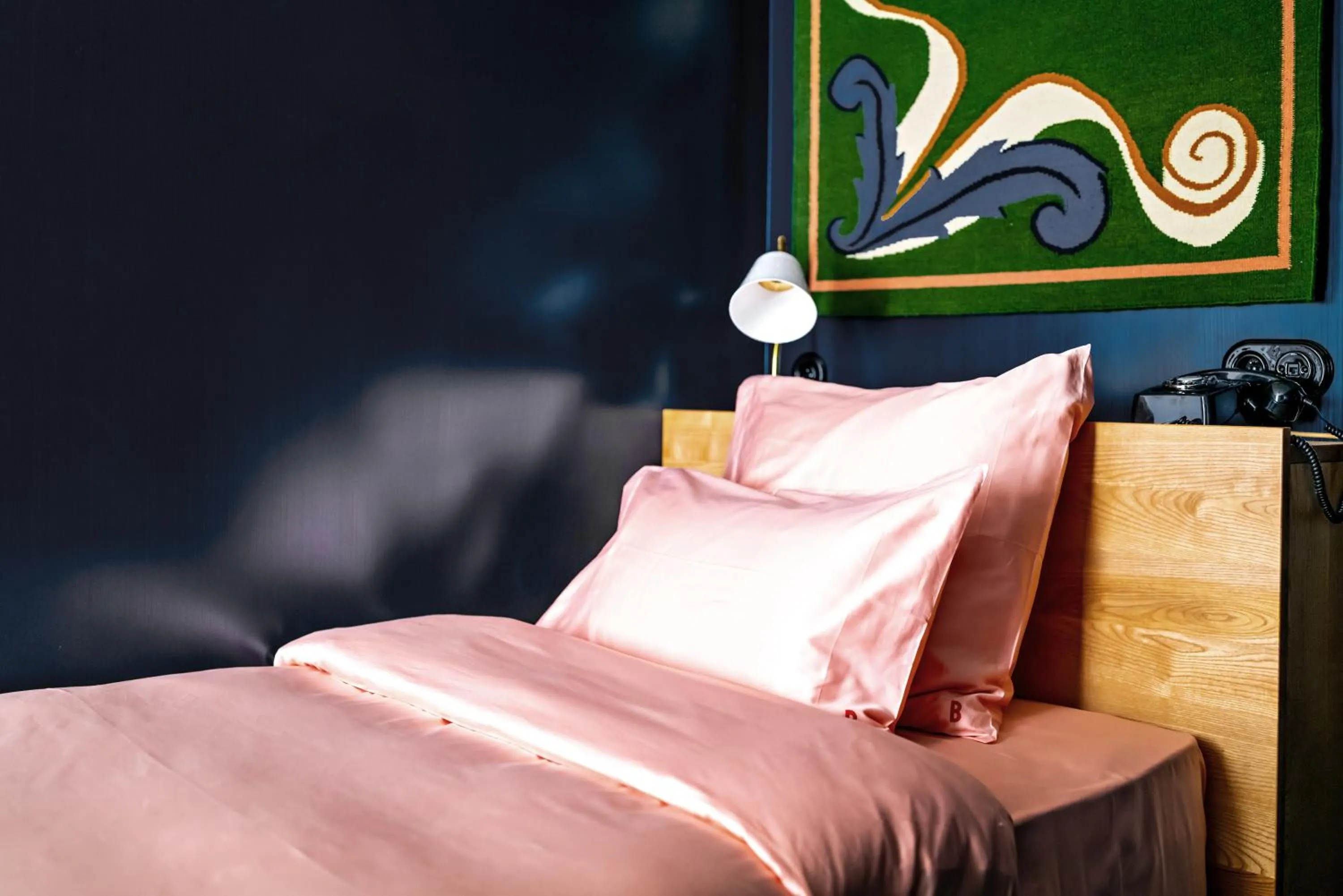 Bed in Hôtel de La Boétie