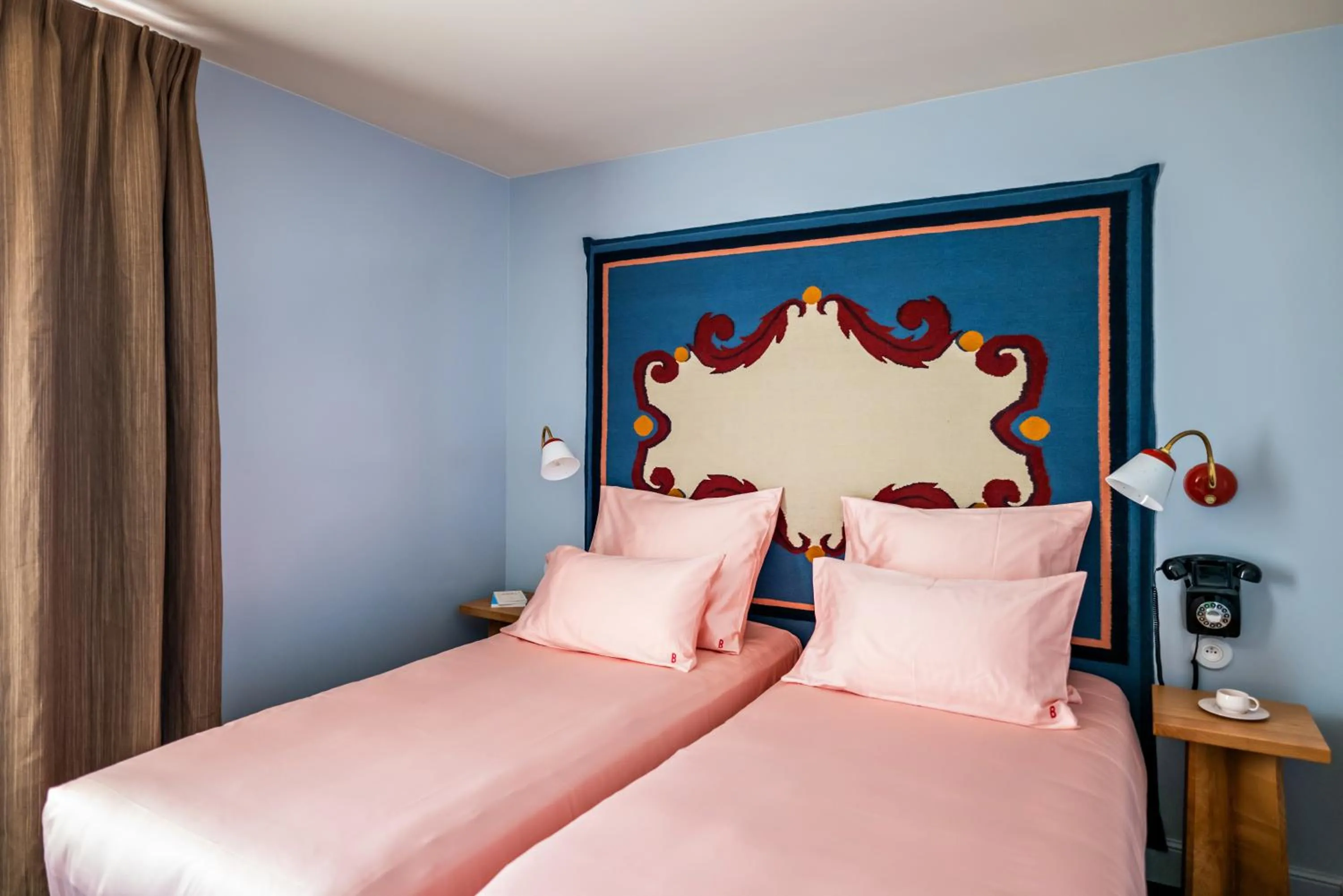 Bed in Hôtel de La Boétie