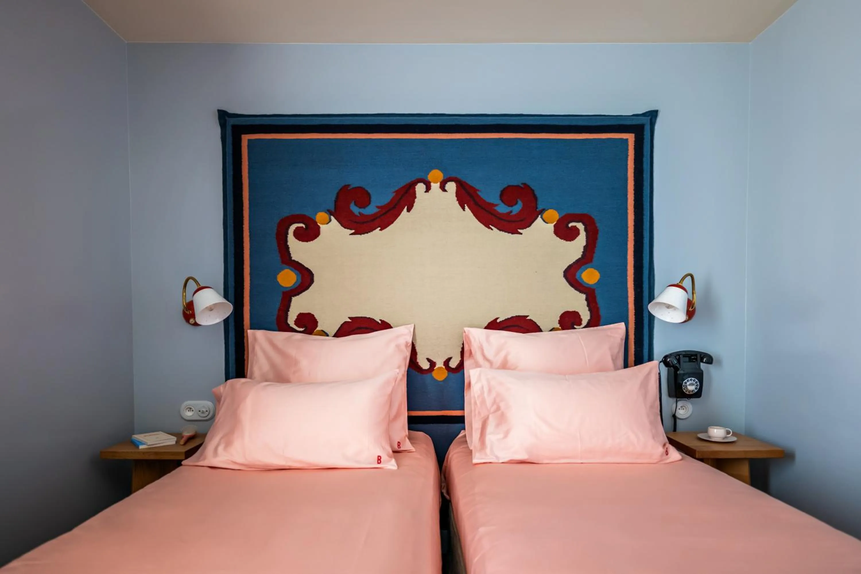 Bed in Hôtel de La Boétie