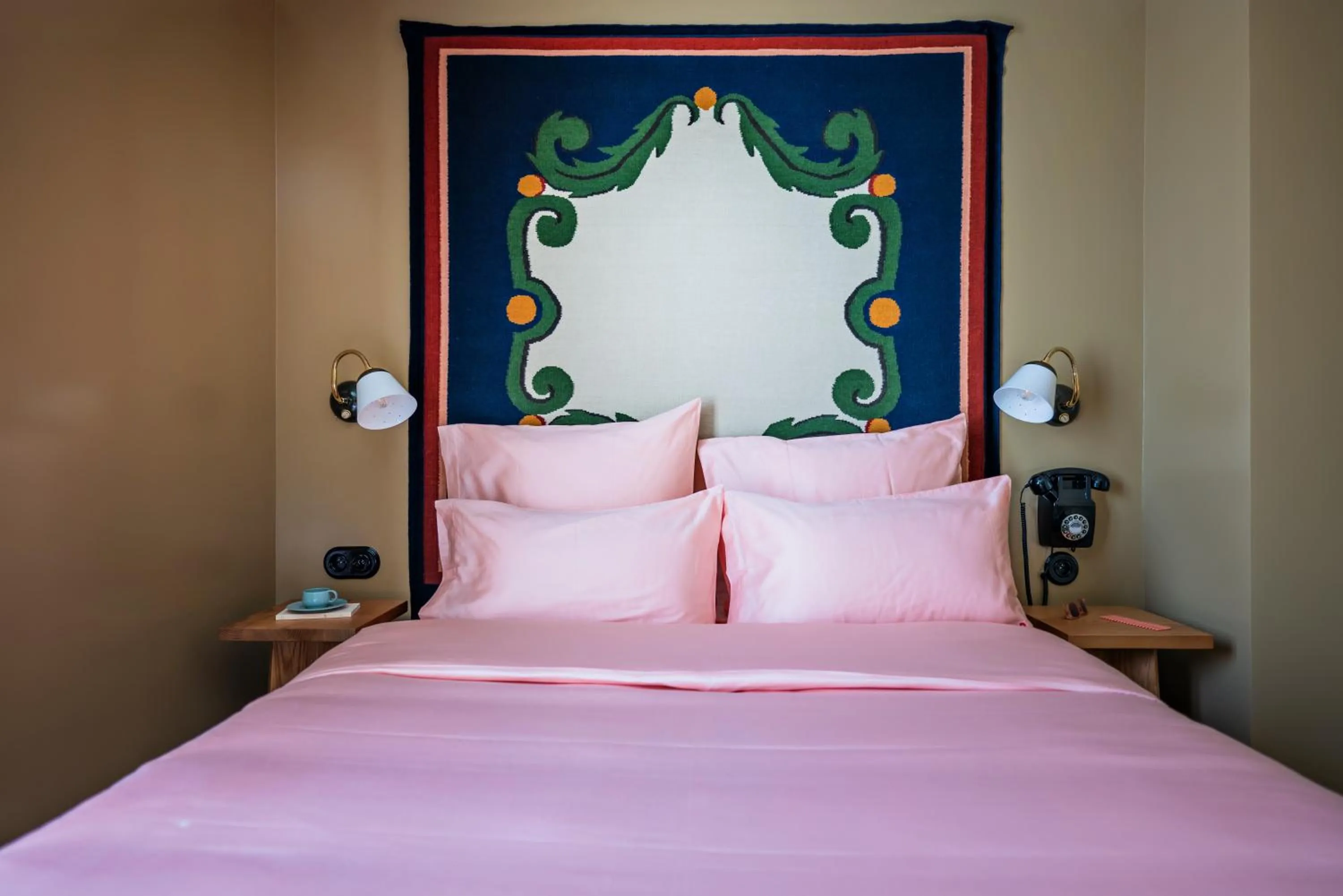 Bed in Hôtel de La Boétie