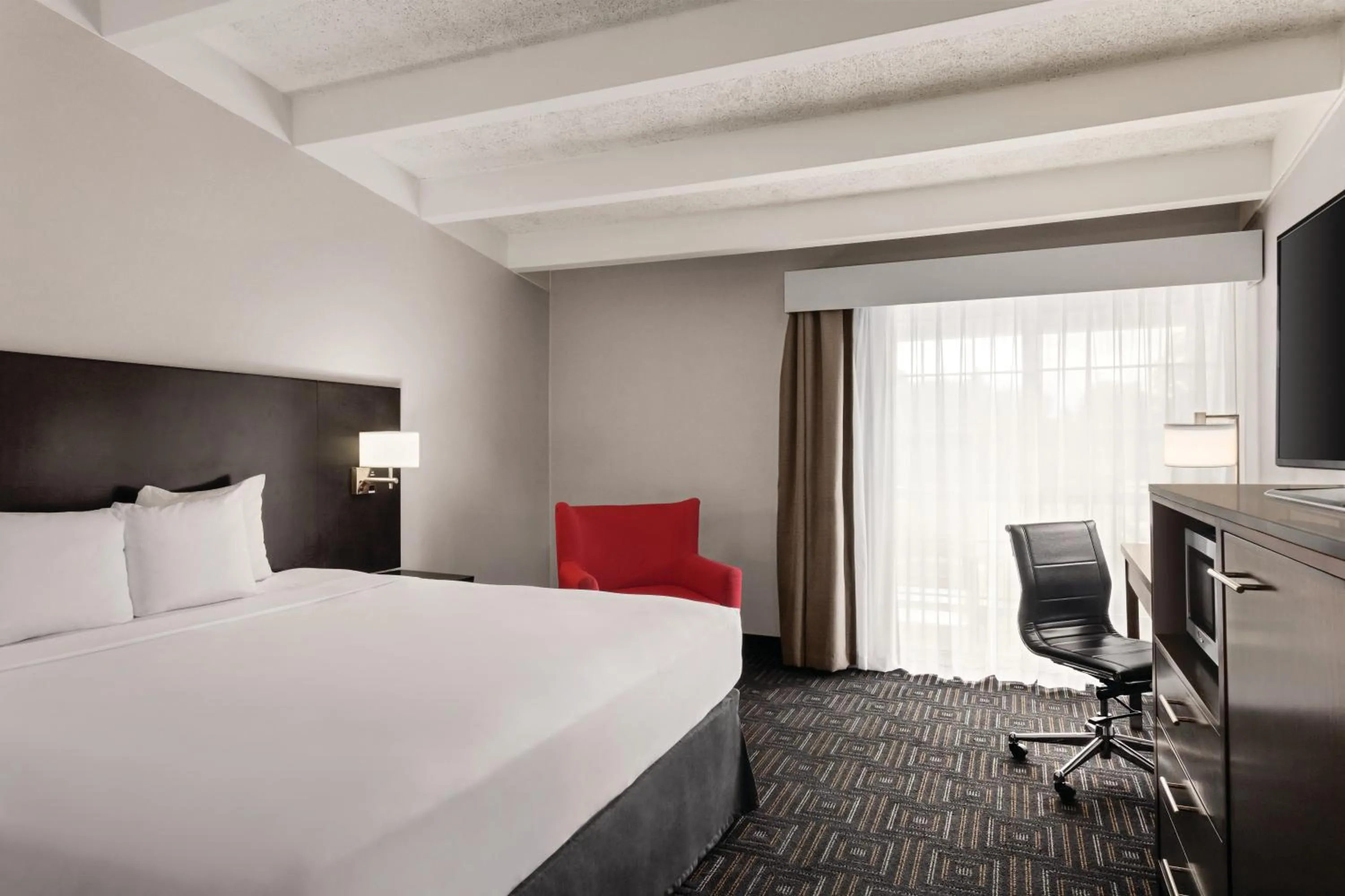 Bed in Country Inn & Suites by Radisson, Woodbury, MN