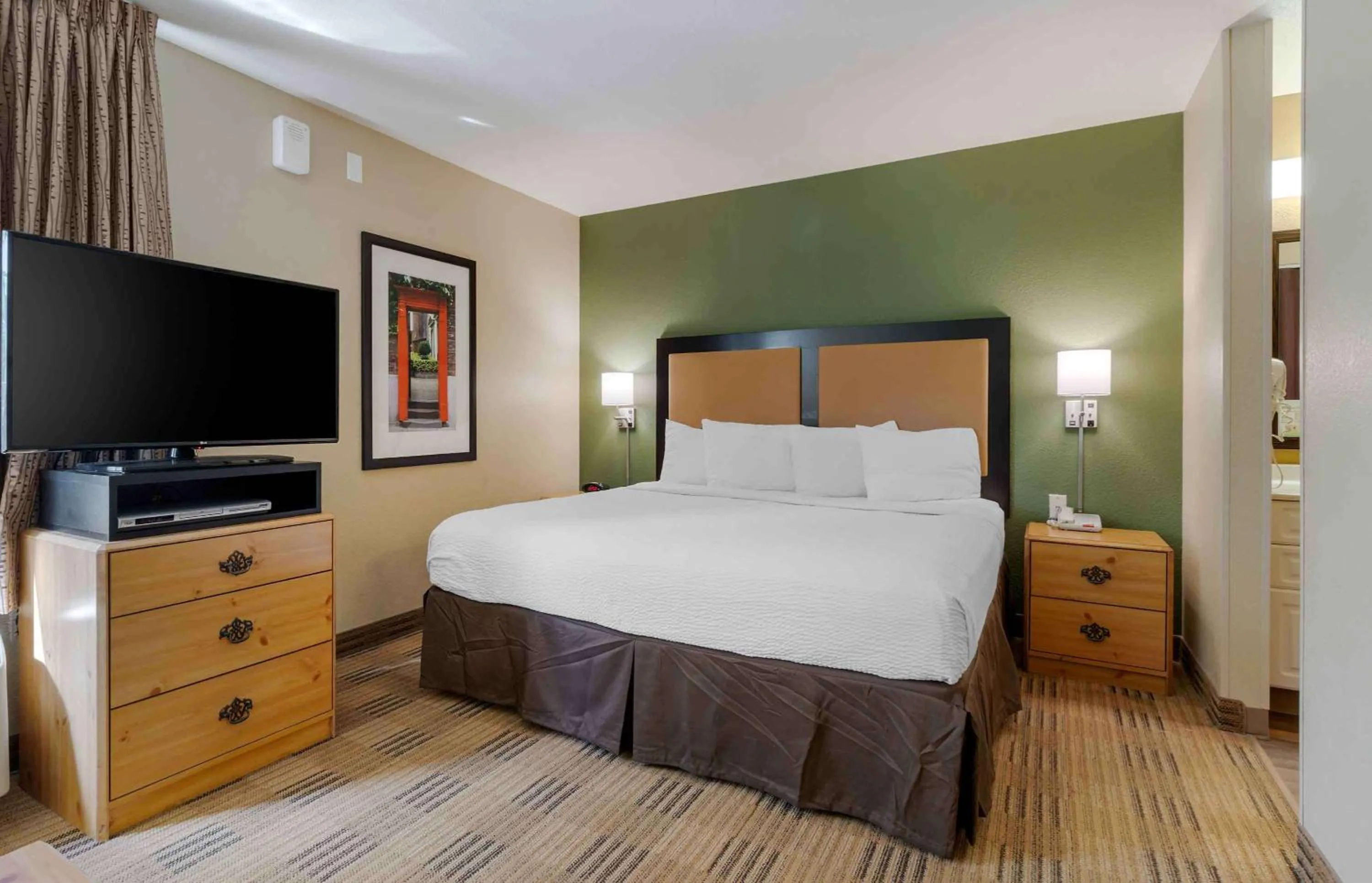 Bedroom, Bed in Extended Stay America Select Suites - Atlanta - Perimeter - Peachtree Dunwoody