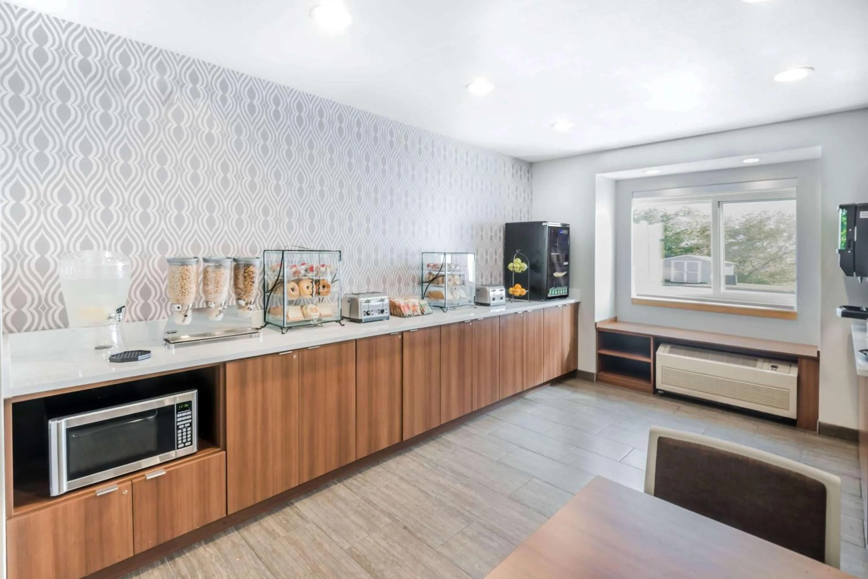 Restaurant/places to eat in Microtel By Wyndham Victor