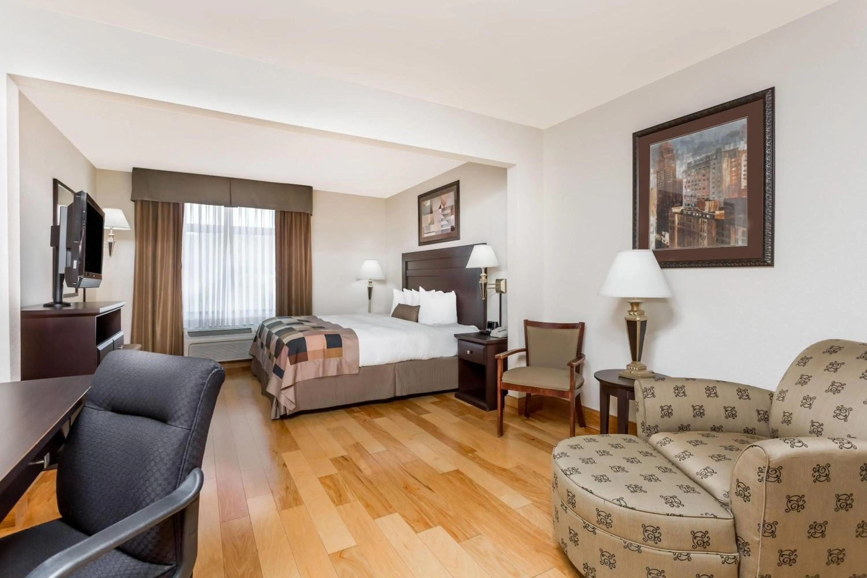 Photo of the whole room, Bed in Wingate by Wyndham LaGrange