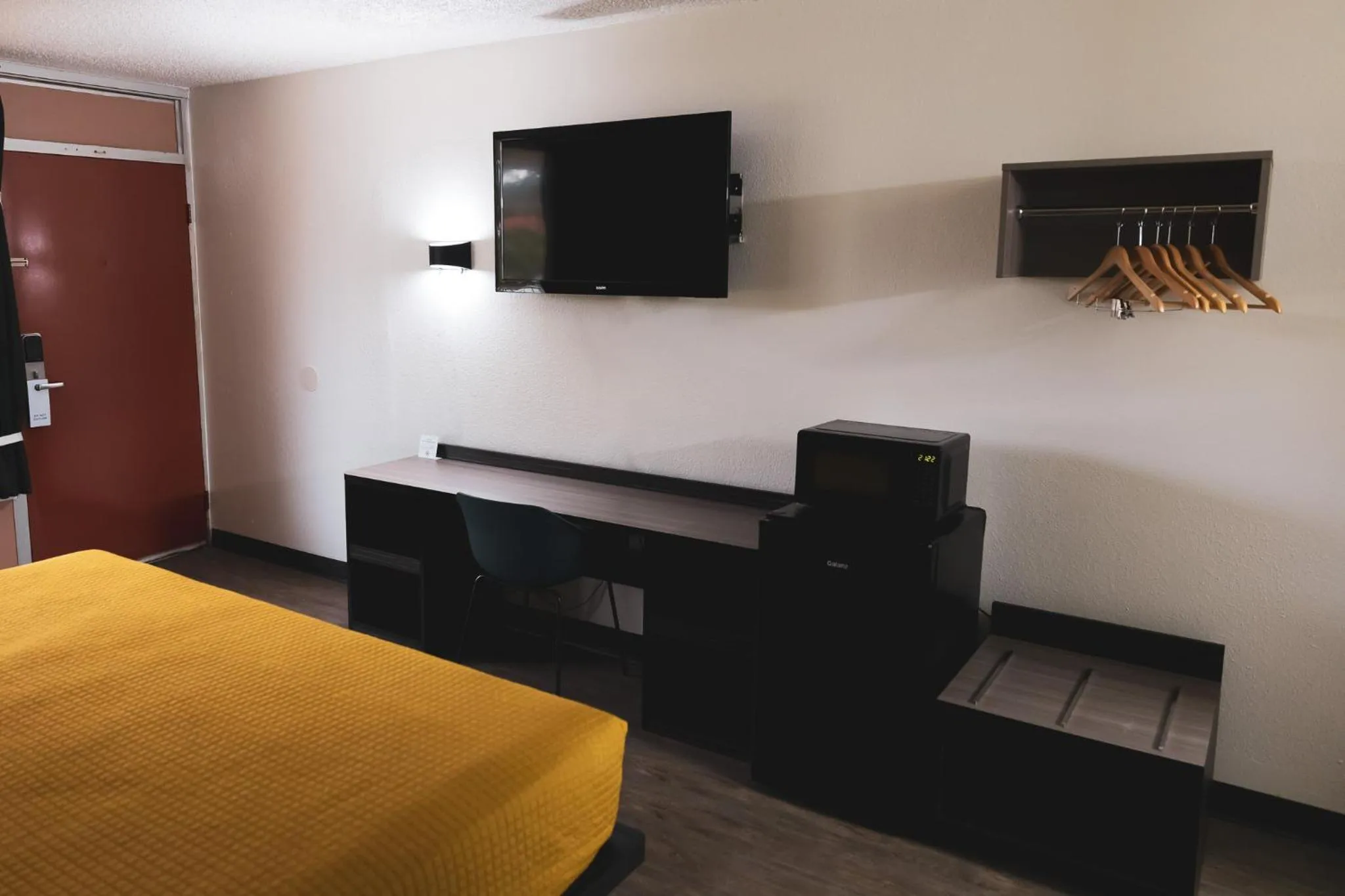 Bed in Express Inn & Suites