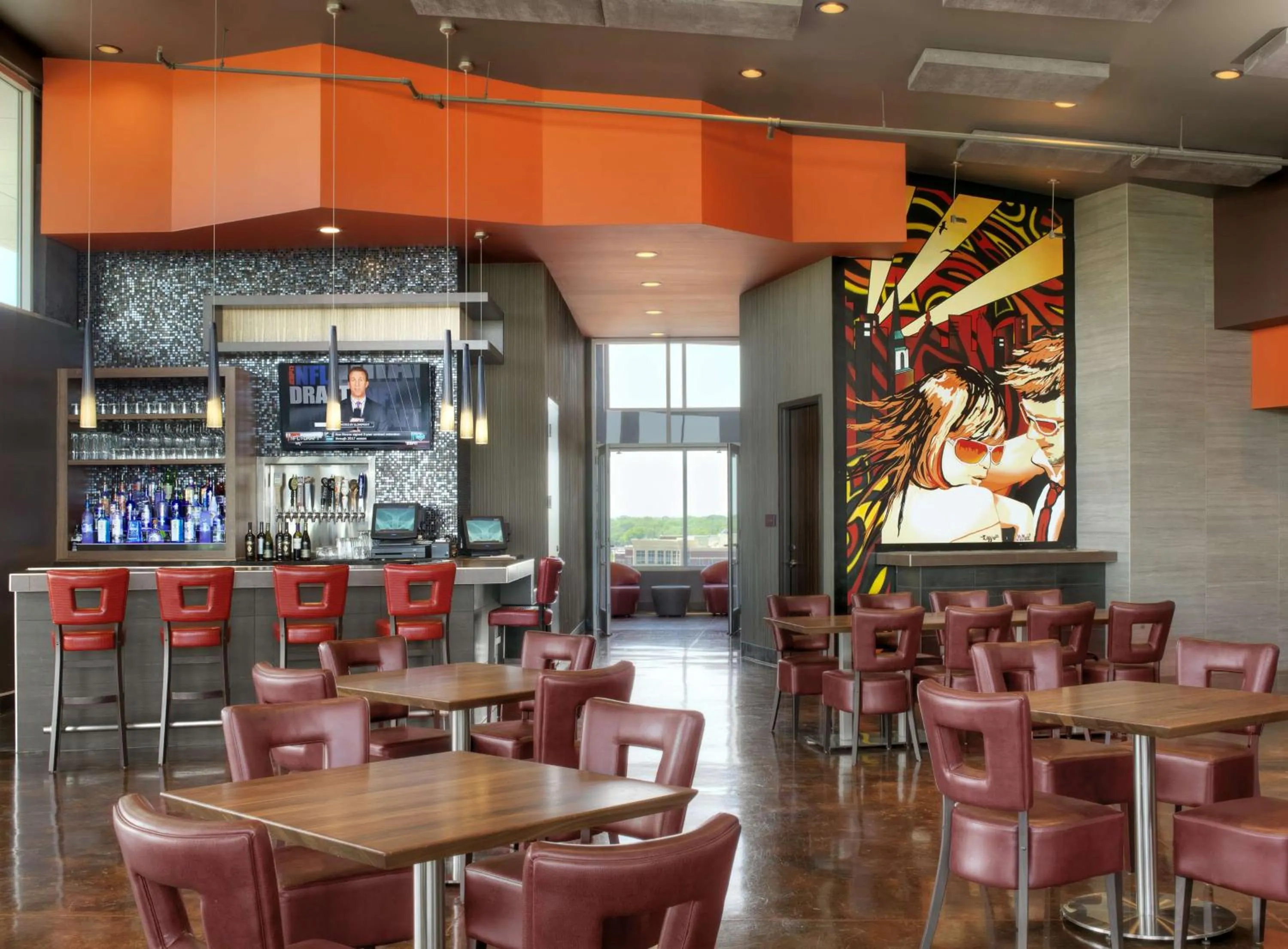 Lounge or bar in The Broadway Columbia - a DoubleTree by Hilton Hotel