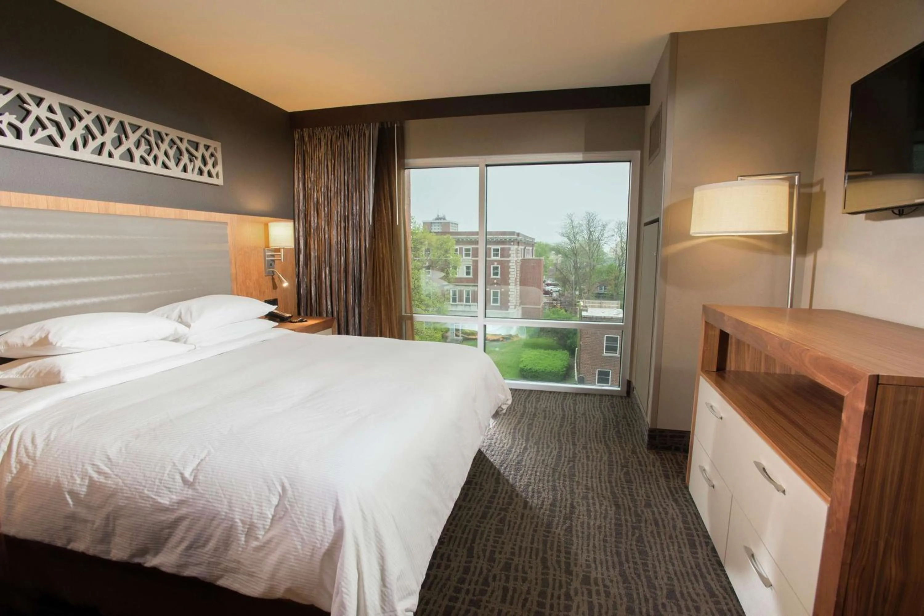 Bedroom, Bed in The Broadway Columbia - a DoubleTree by Hilton Hotel