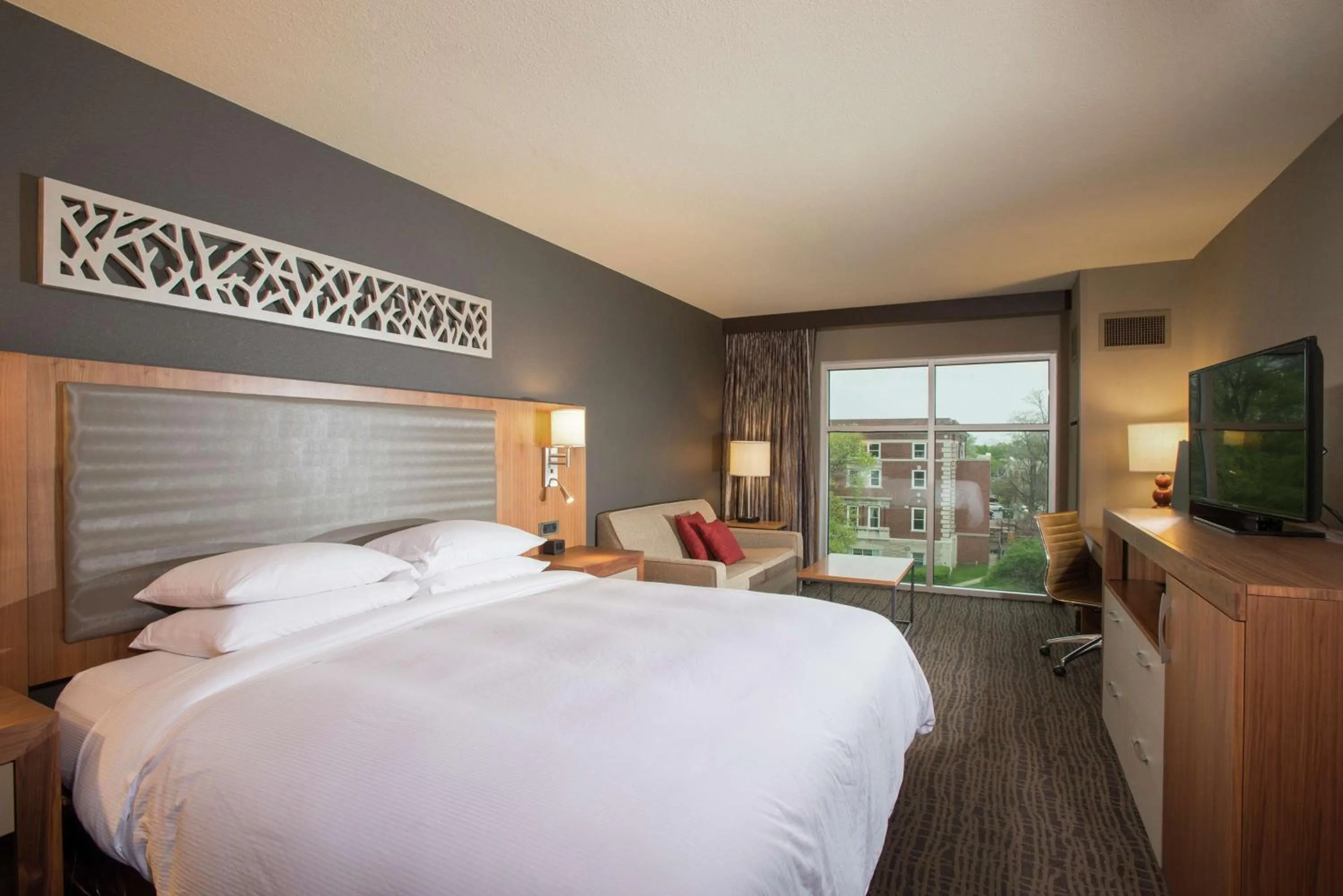 Bedroom, Bed in The Broadway Columbia - a DoubleTree by Hilton Hotel