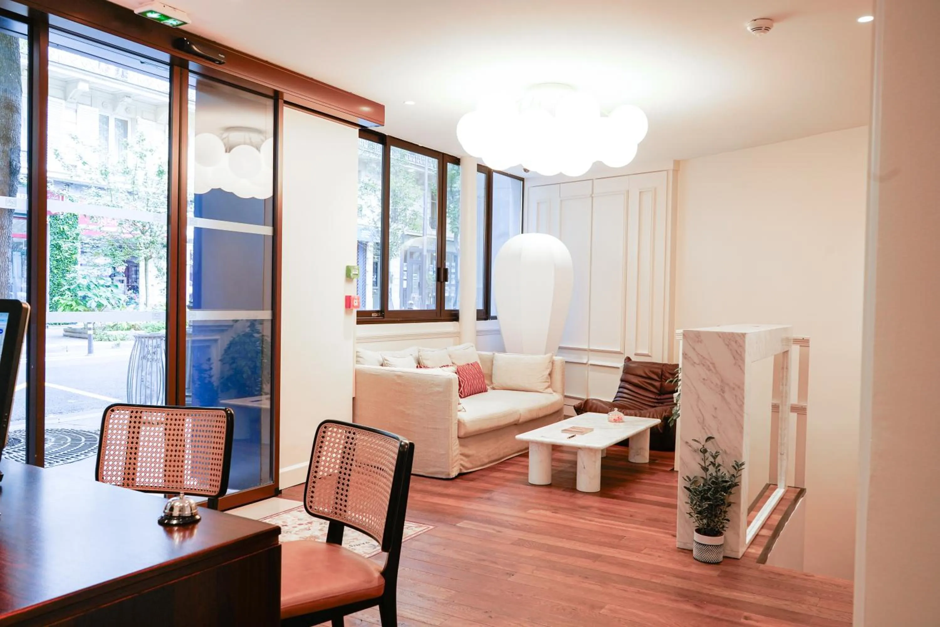 Facade/entrance in Joli Môme