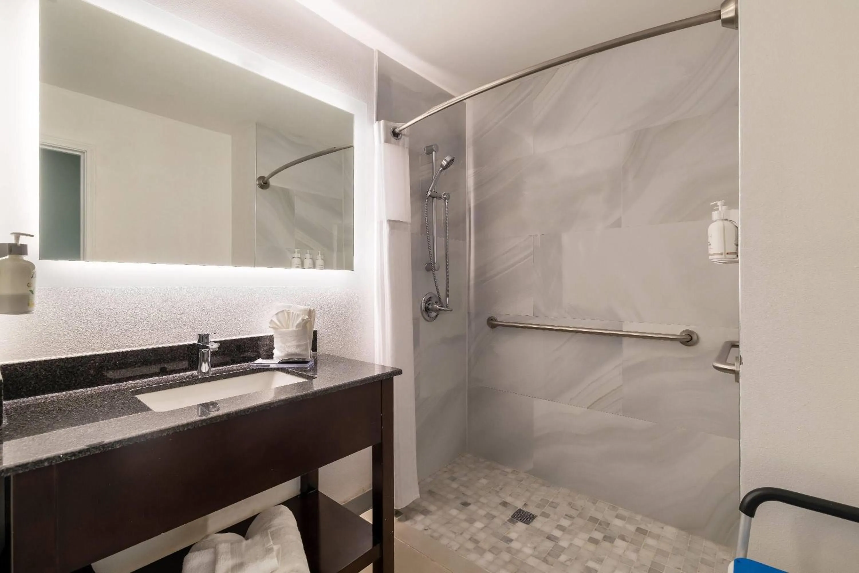 Shower in Wingate by Wyndham and Williamson Conference Center