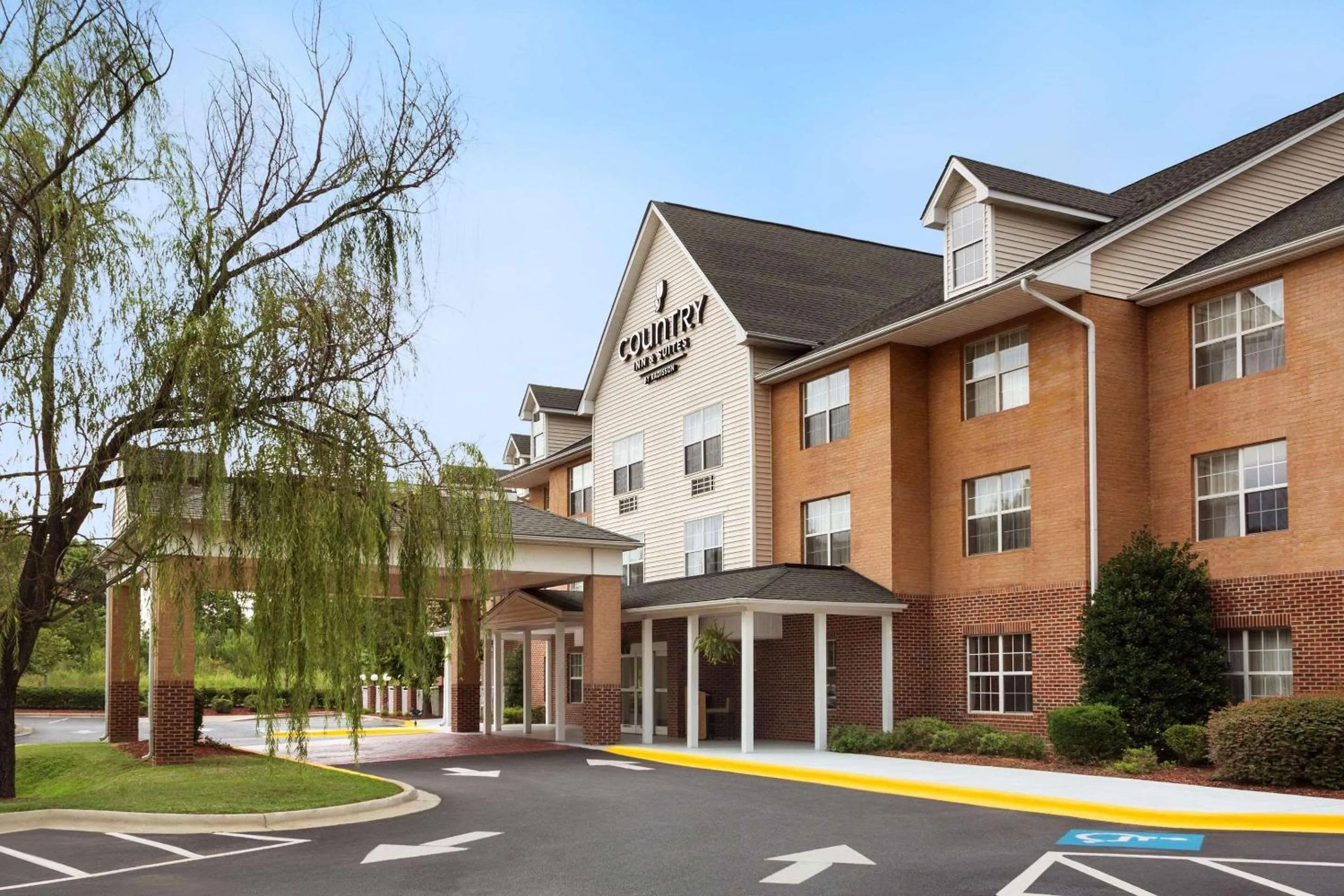 Property building in Country Inn & Suites by Radisson, Charlotte University Place, NC