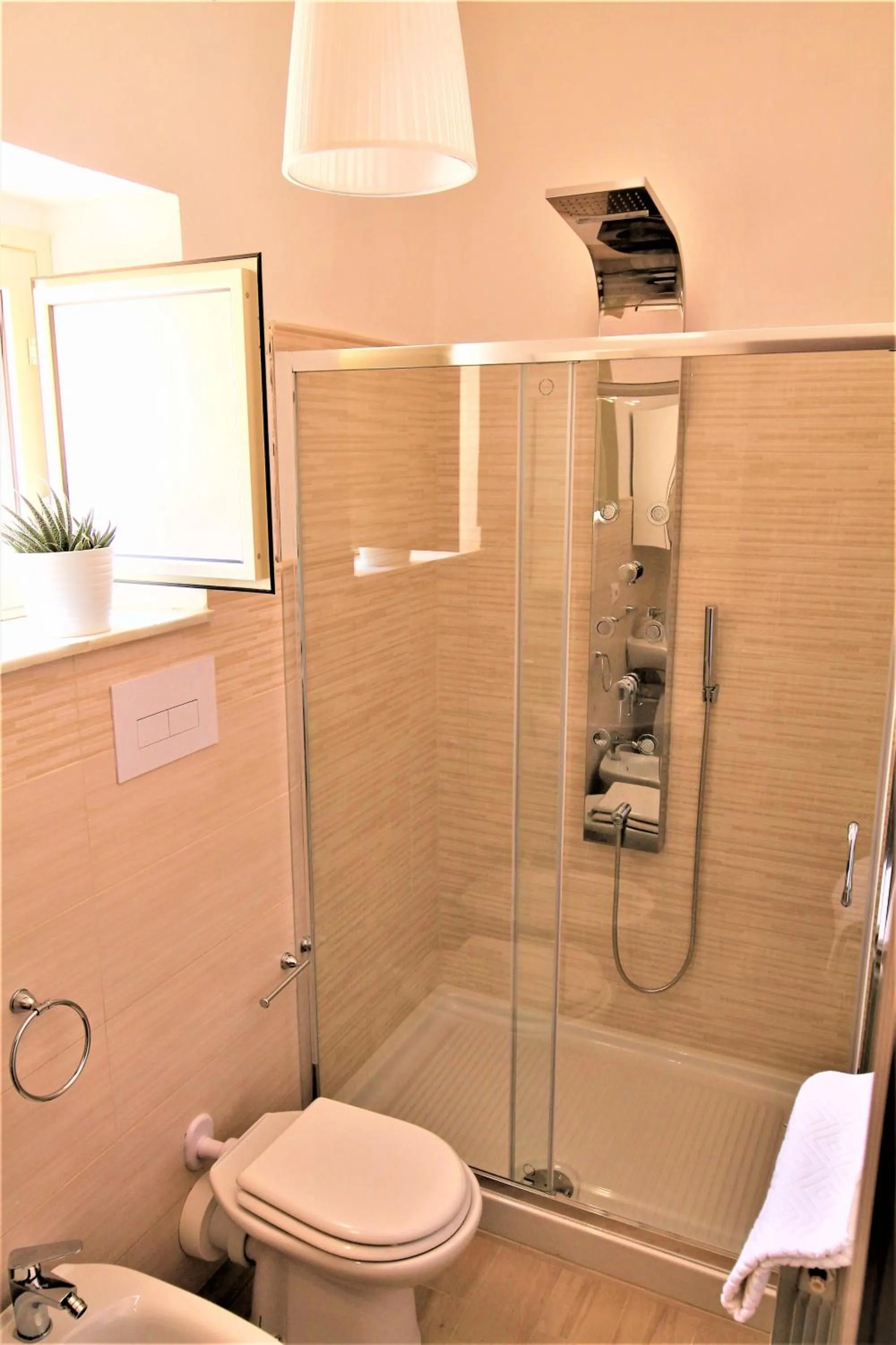 Shower in B&B Torre Castellina