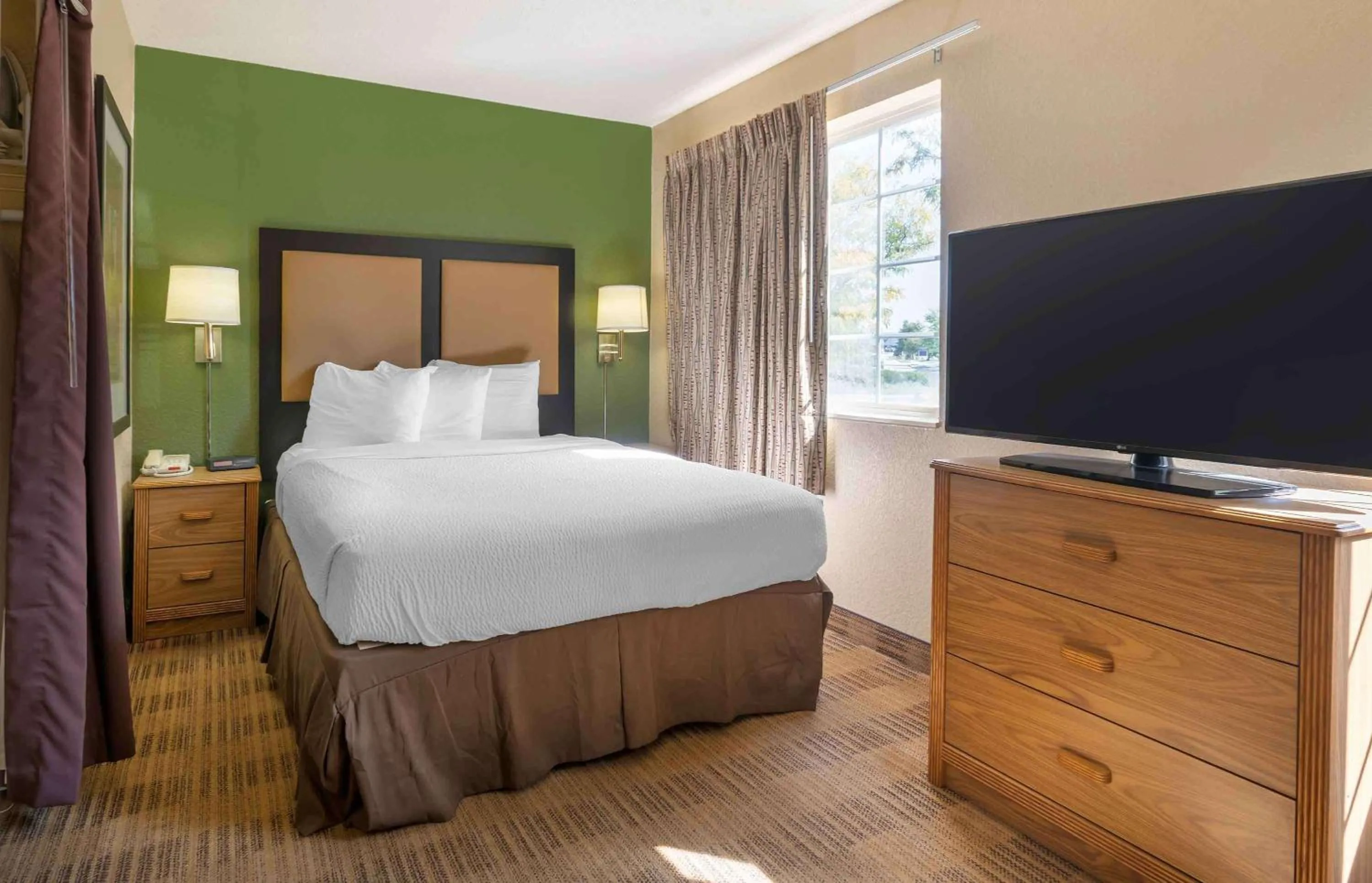 Bedroom, Bed in Extended Stay America Suites - Louisville - Alliant Avenue