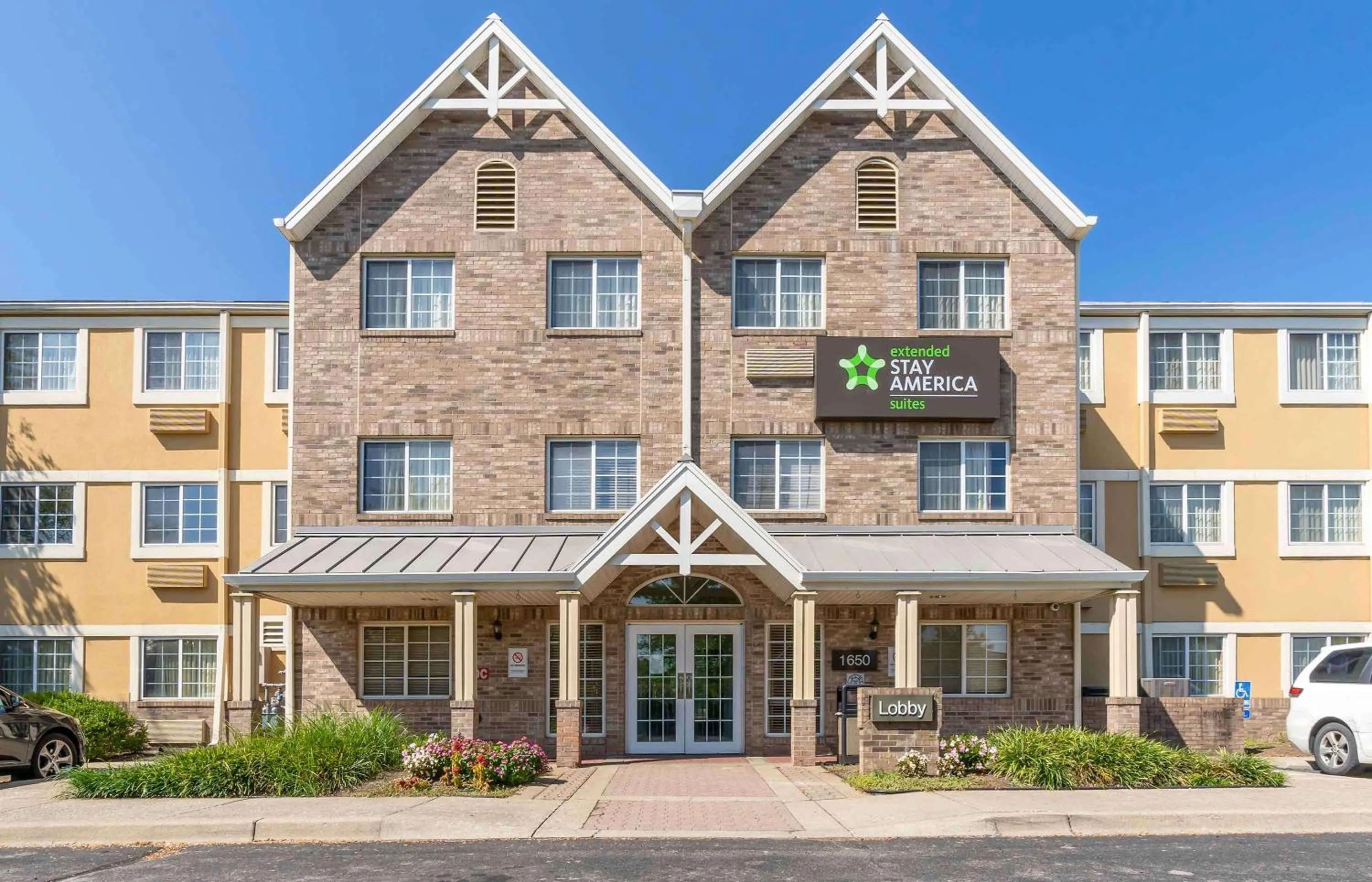 Property building in Extended Stay America Suites - Louisville - Alliant Avenue