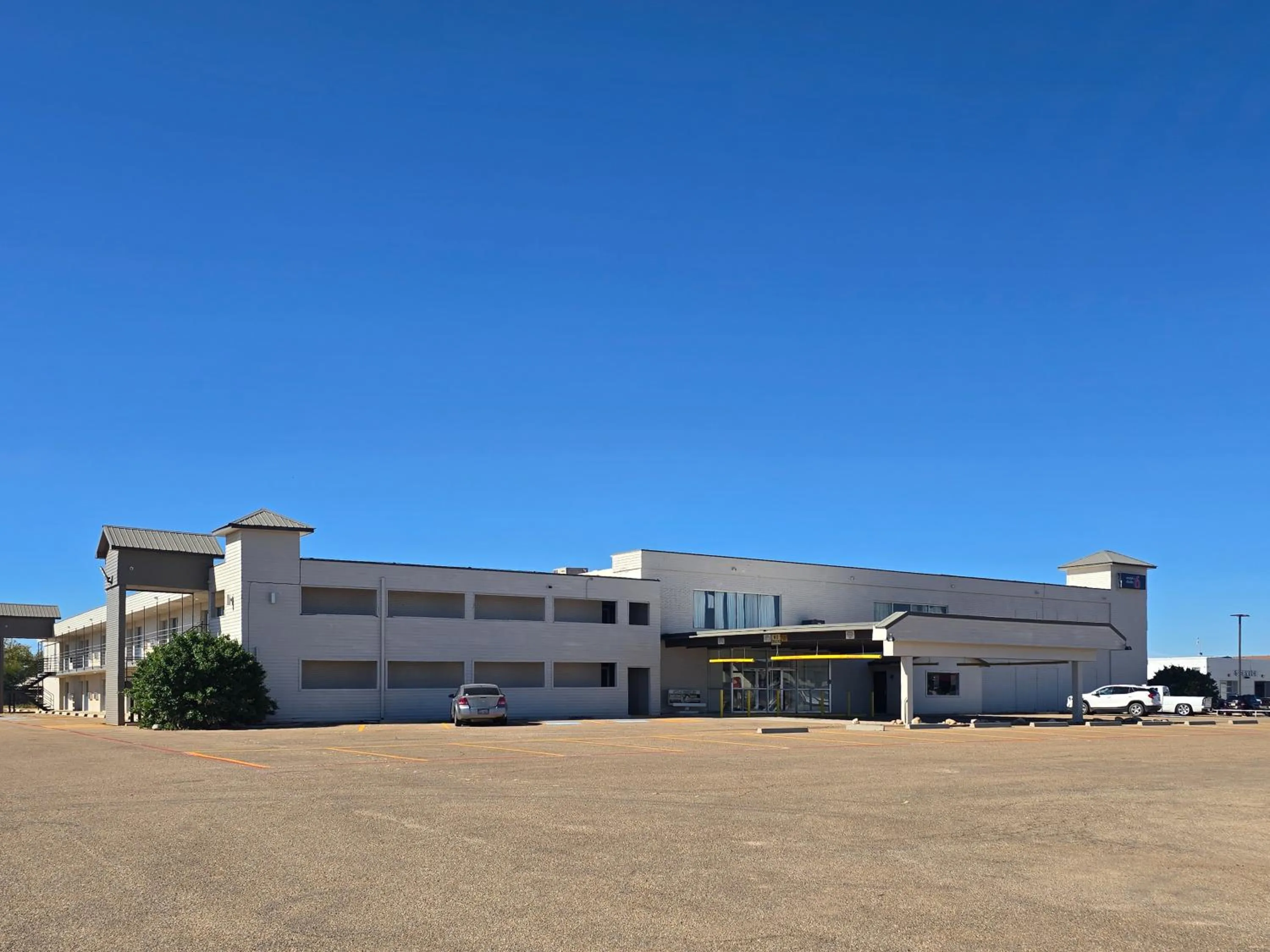 Property building in Motel 6 Dumas, TX