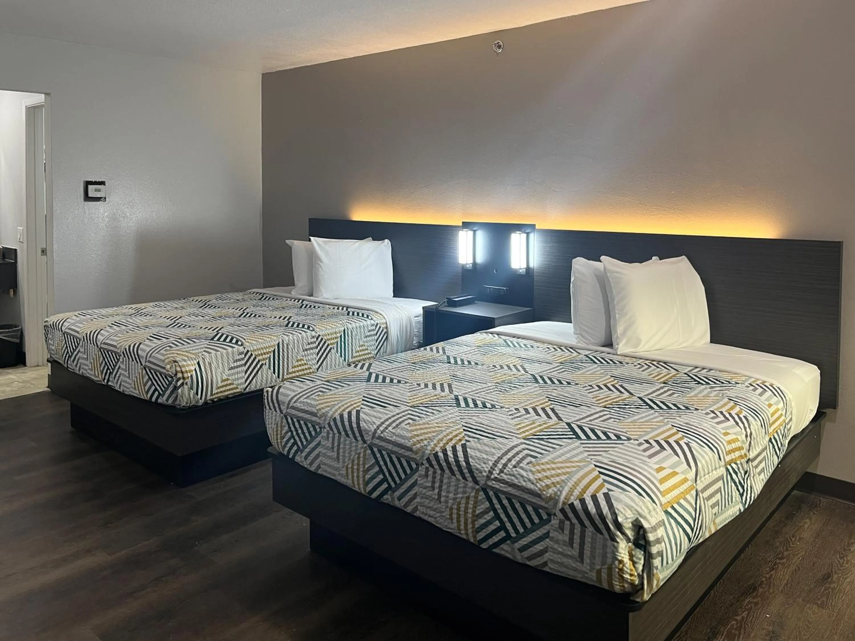 Photo of the whole room, Bed in Motel 6 Dumas, TX