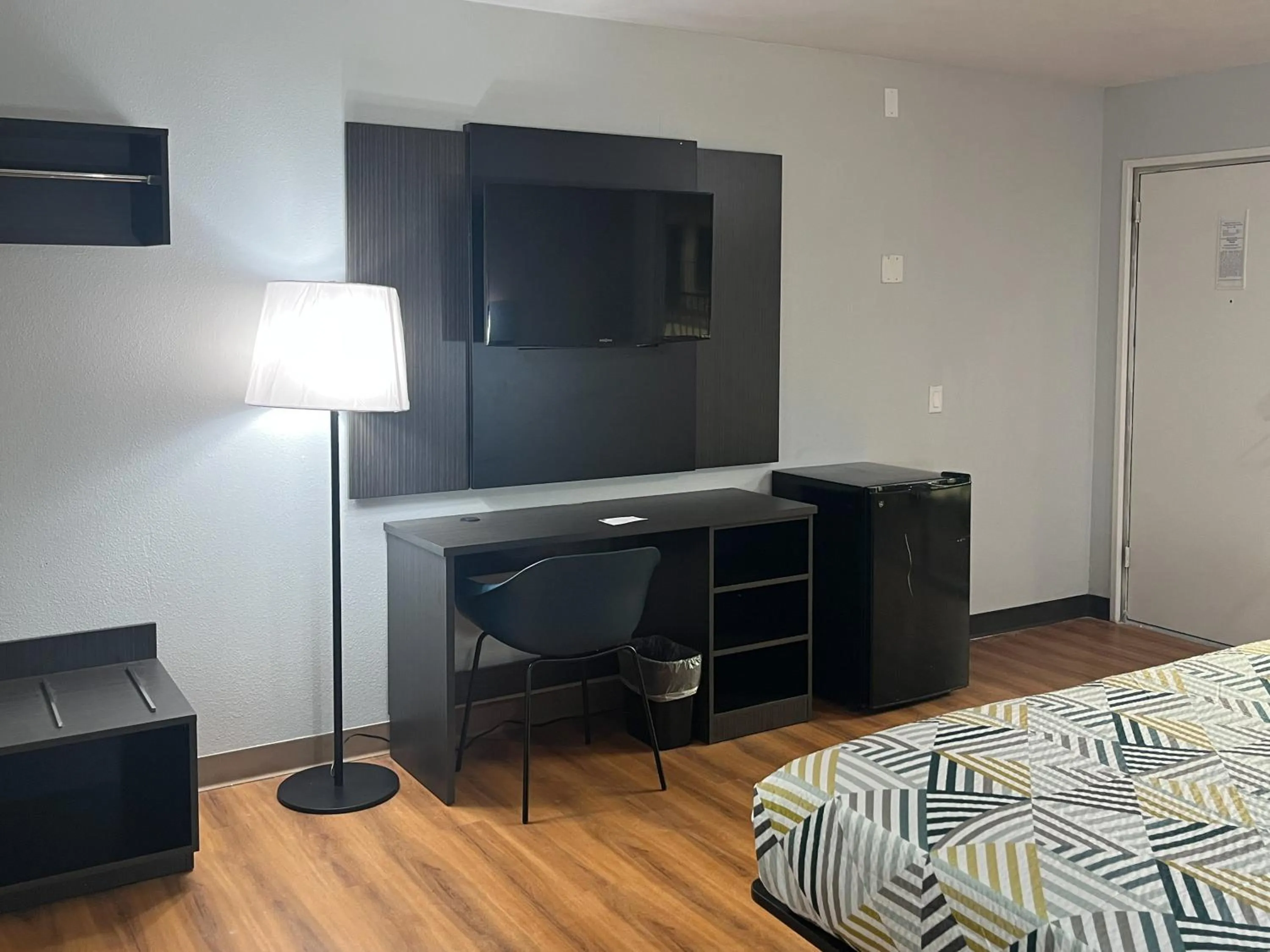 Photo of the whole room, Bed in Motel 6 Dumas, TX