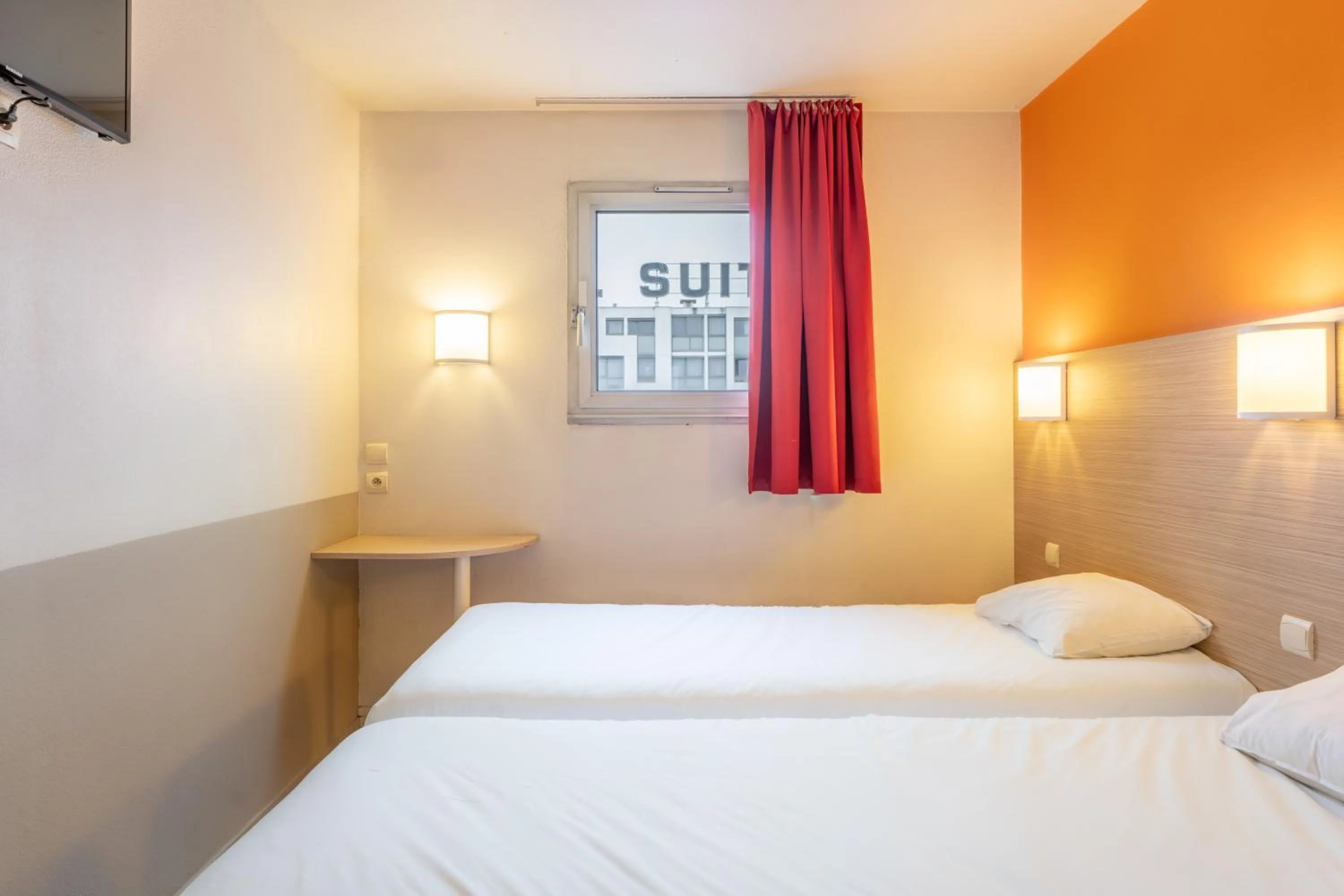 Bedroom, Bed in Premiere Classe Bordeaux Nord - Lac