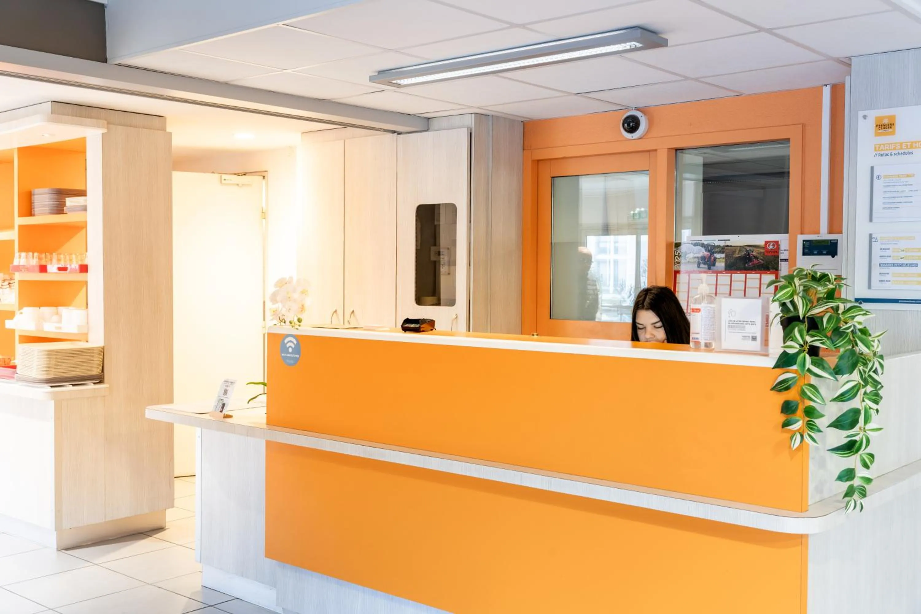 Lobby or reception in Premiere Classe Bordeaux Nord - Lac