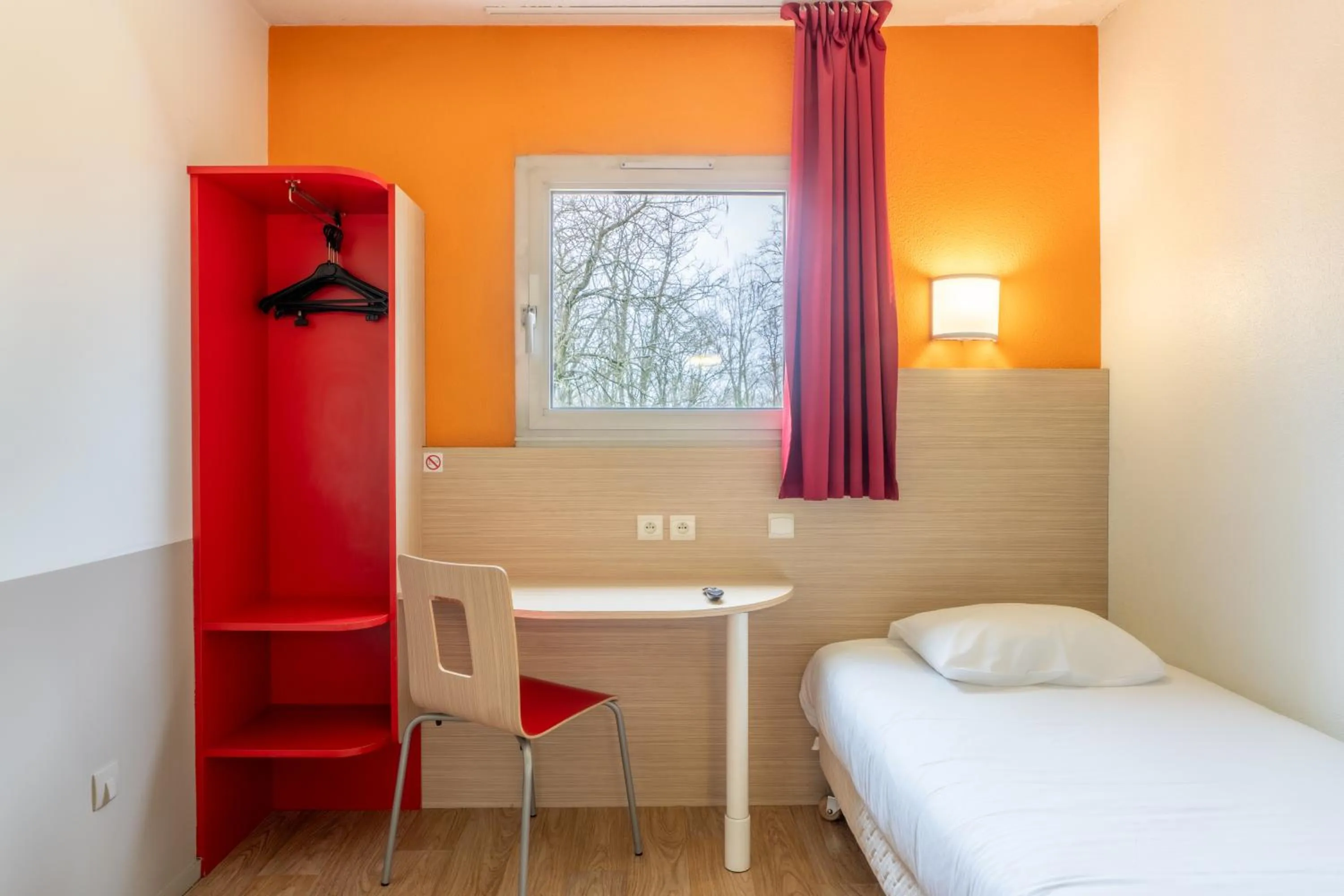 Bed in Premiere Classe Bordeaux Nord - Lac