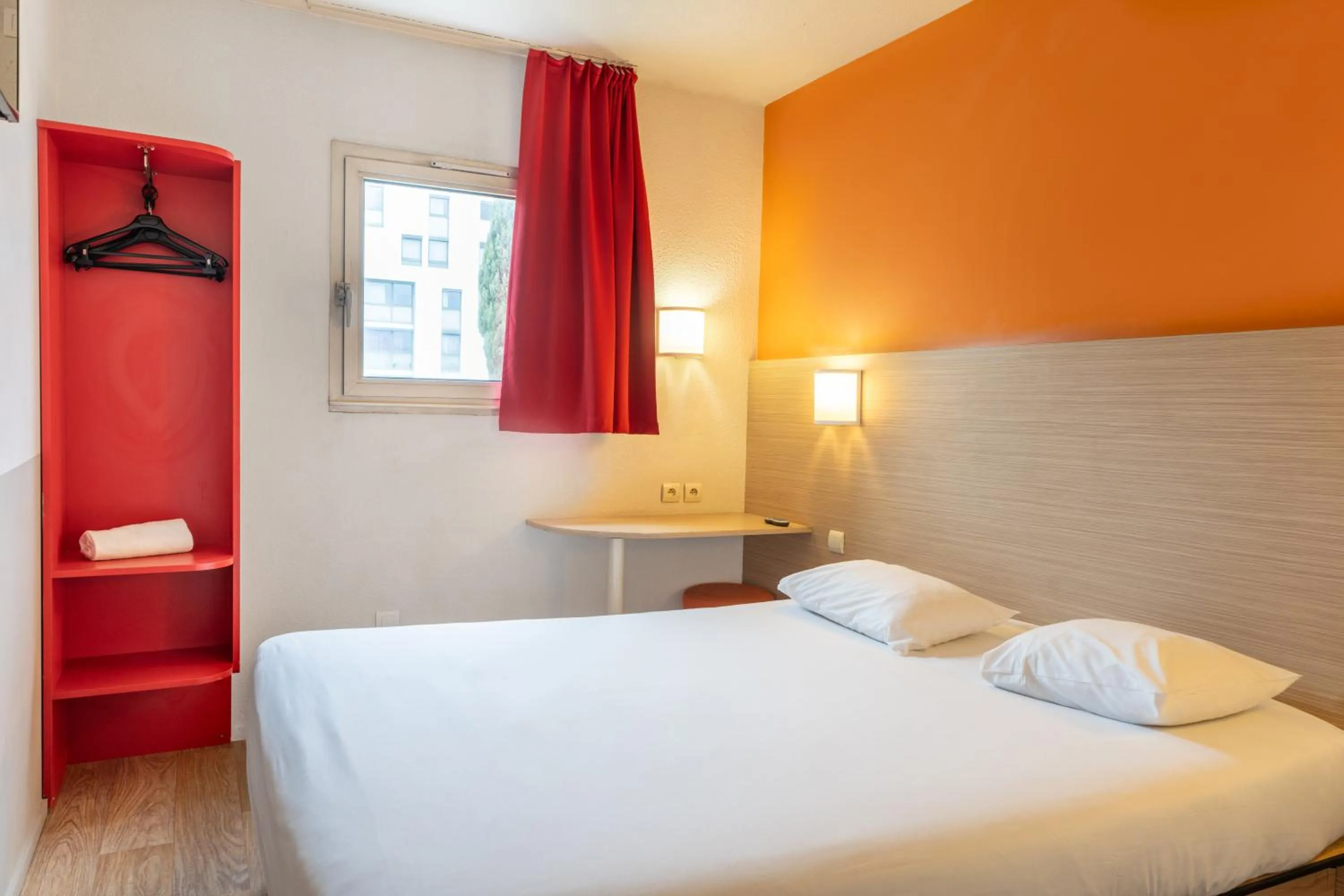 Bed in Premiere Classe Bordeaux Nord - Lac