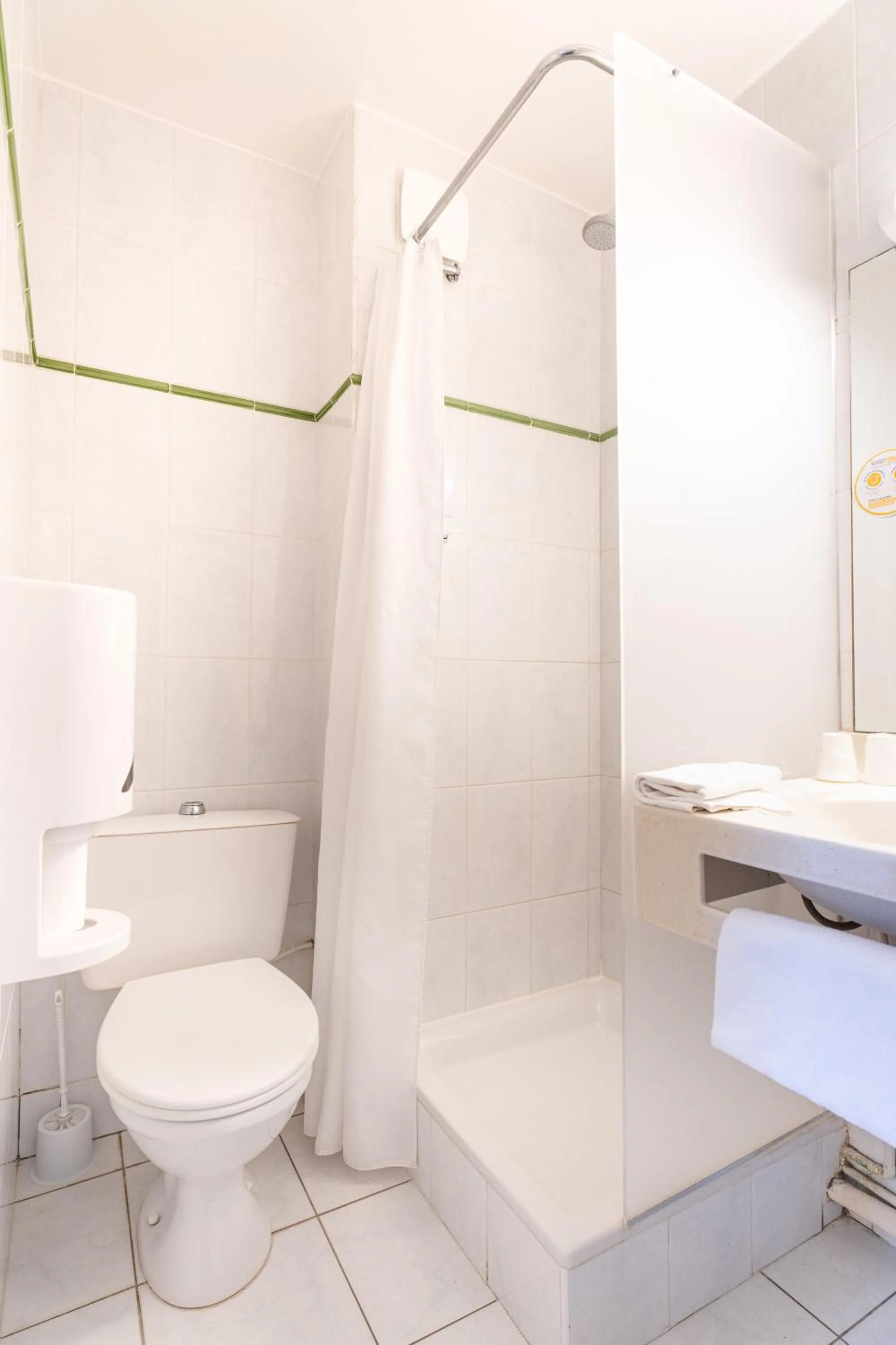 Bathroom in Premiere Classe Bordeaux Nord - Lac