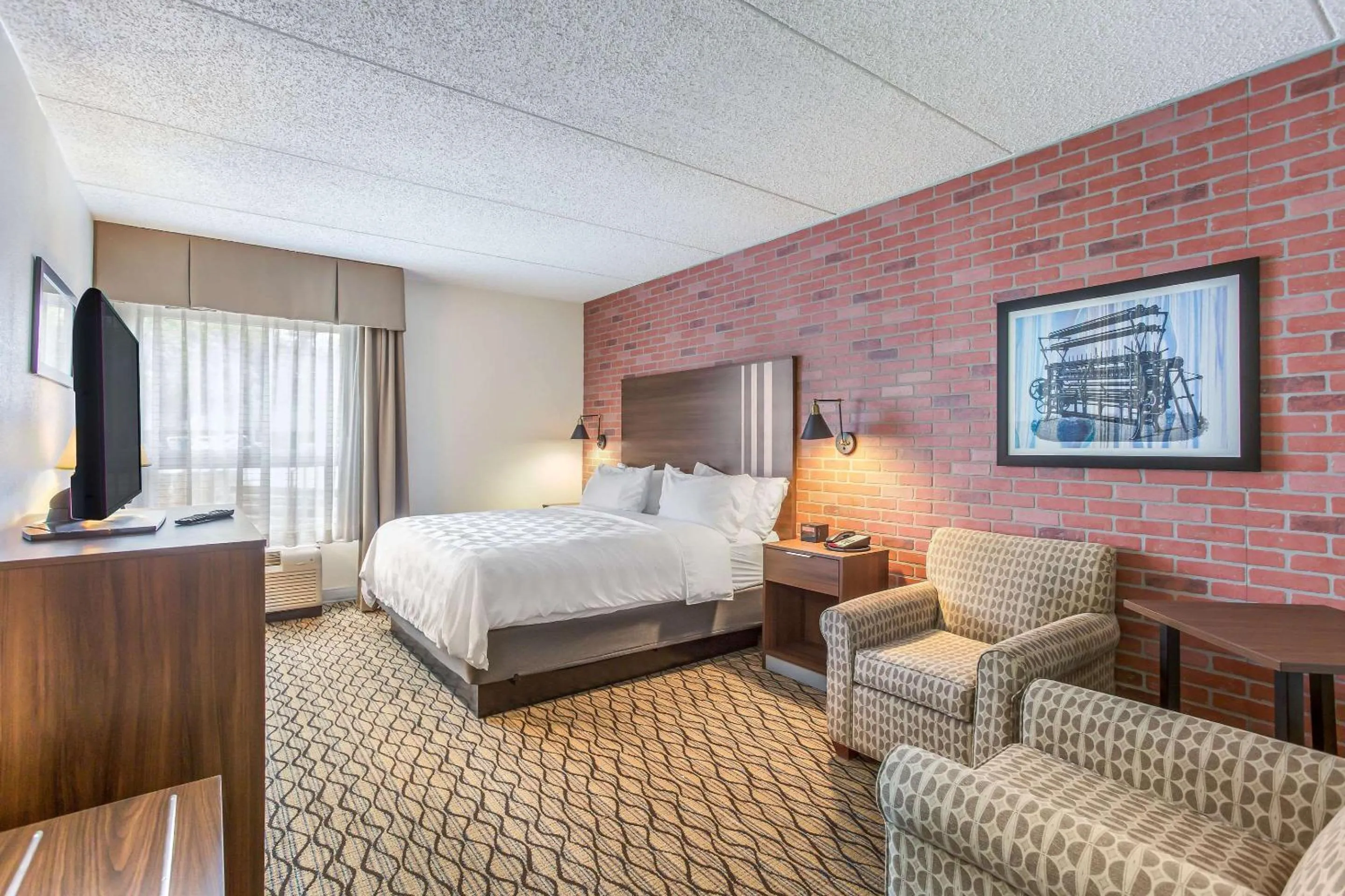 Bedroom, Bed in Burrstone Inn, an Ascend Collection Hotel